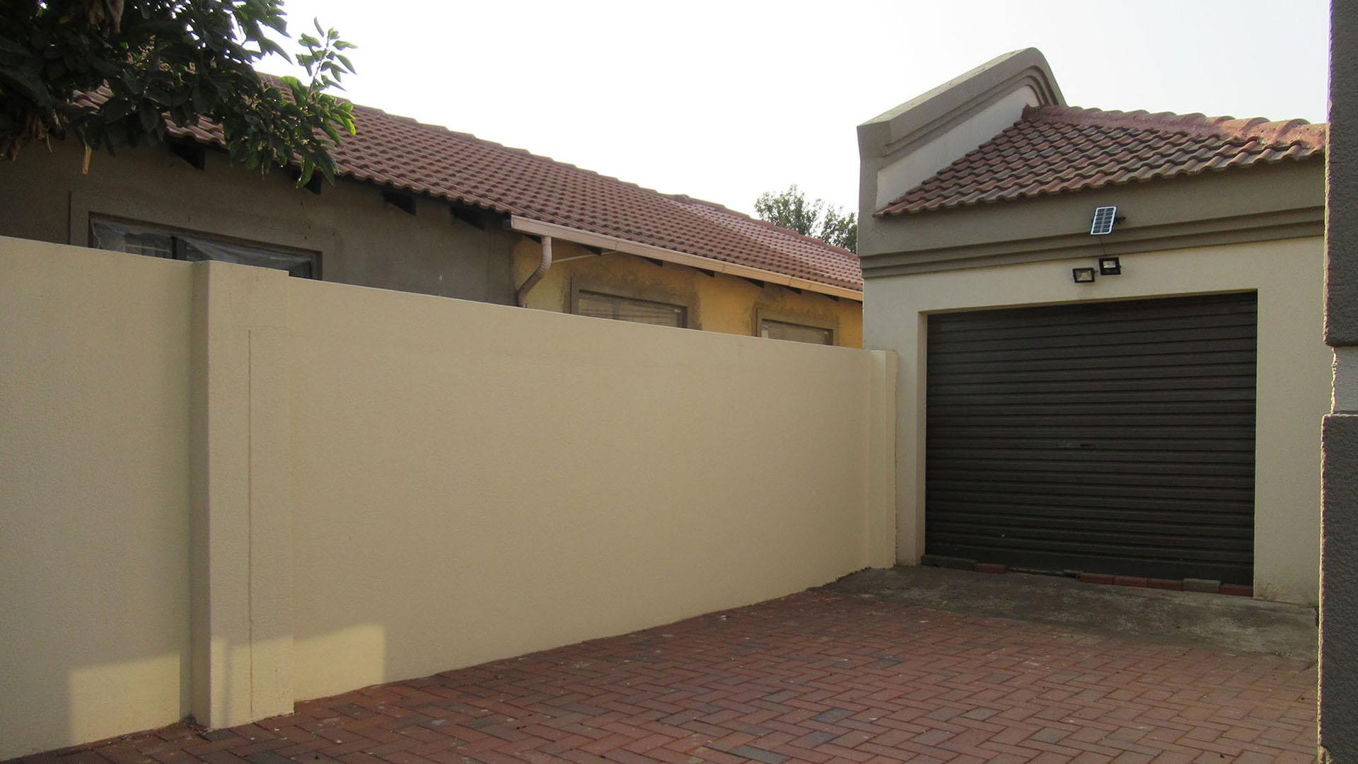 Backyard of property in Roodekop