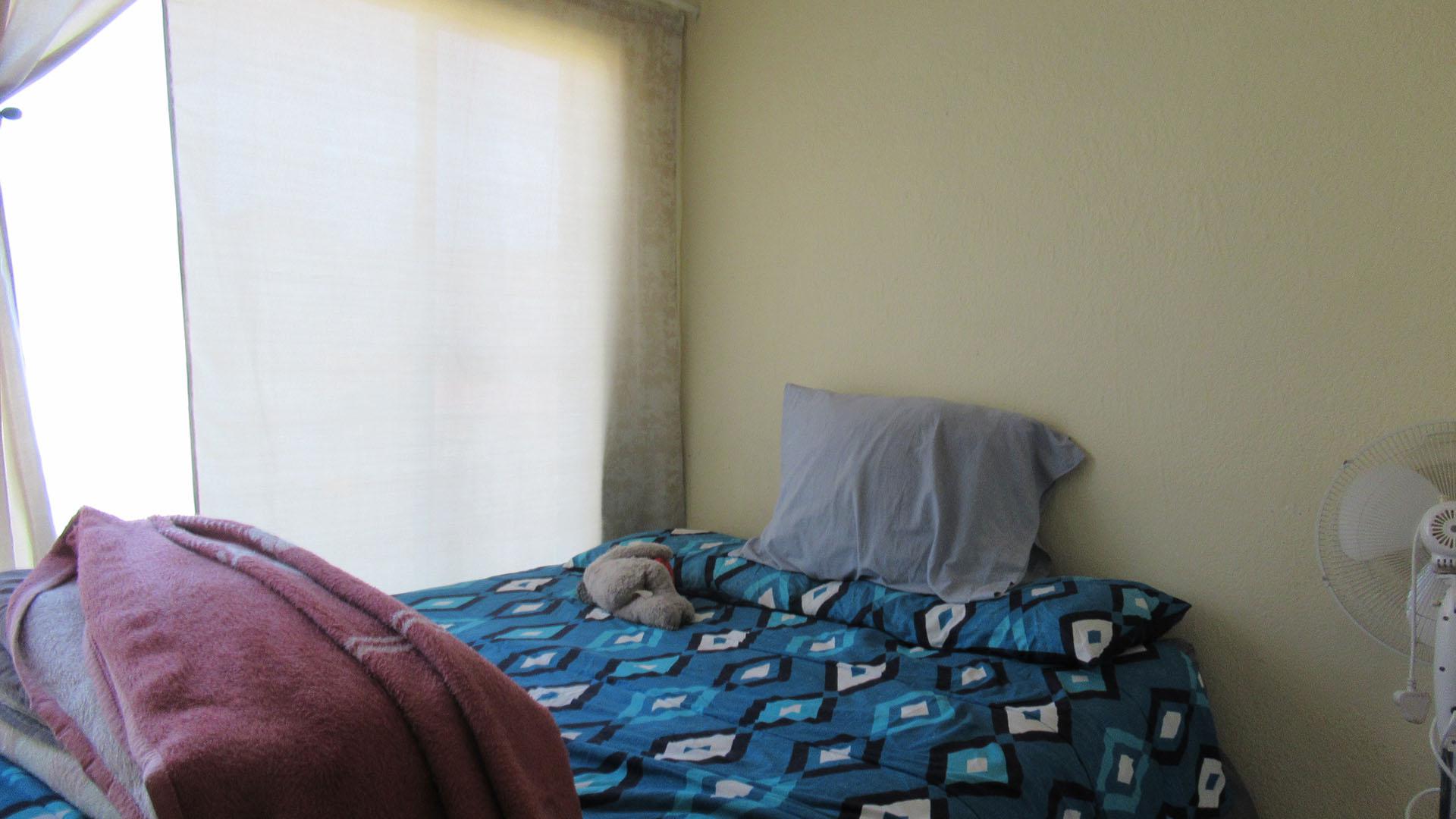 Bed Room 1 - 8 square meters of property in Meredale