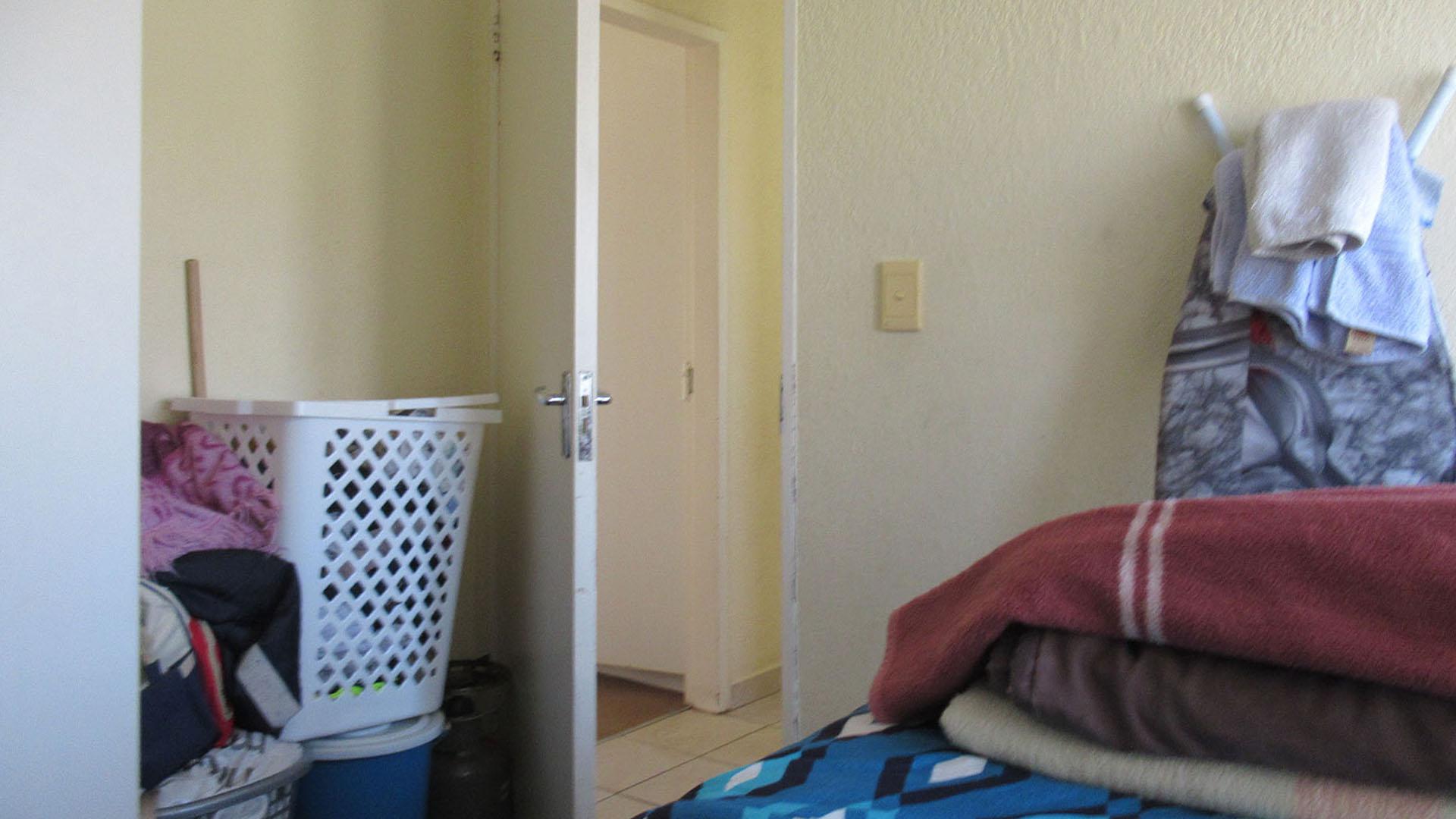 Bed Room 1 - 8 square meters of property in Meredale