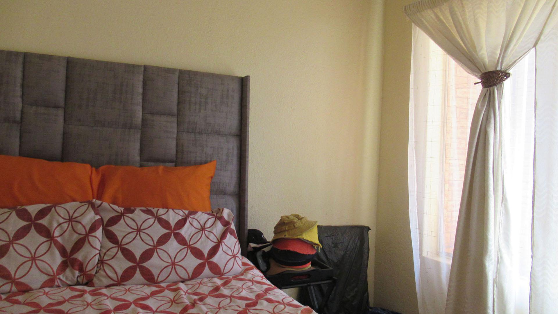 Bed Room 2 - 11 square meters of property in Meredale