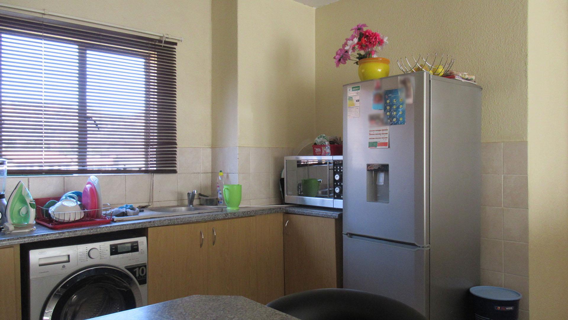 Kitchen - 7 square meters of property in Meredale