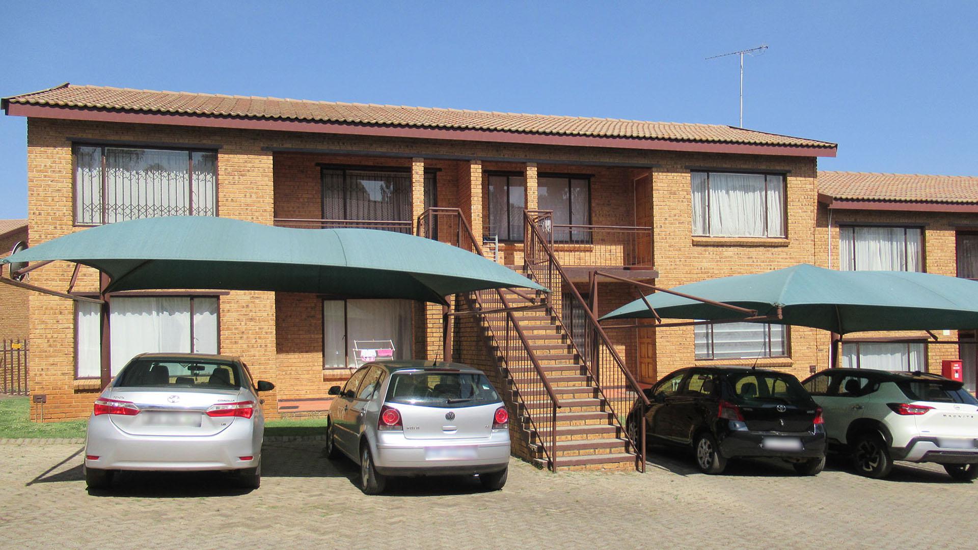 Front View of property in Meredale