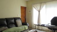 Lounges - 18 square meters of property in Meredale