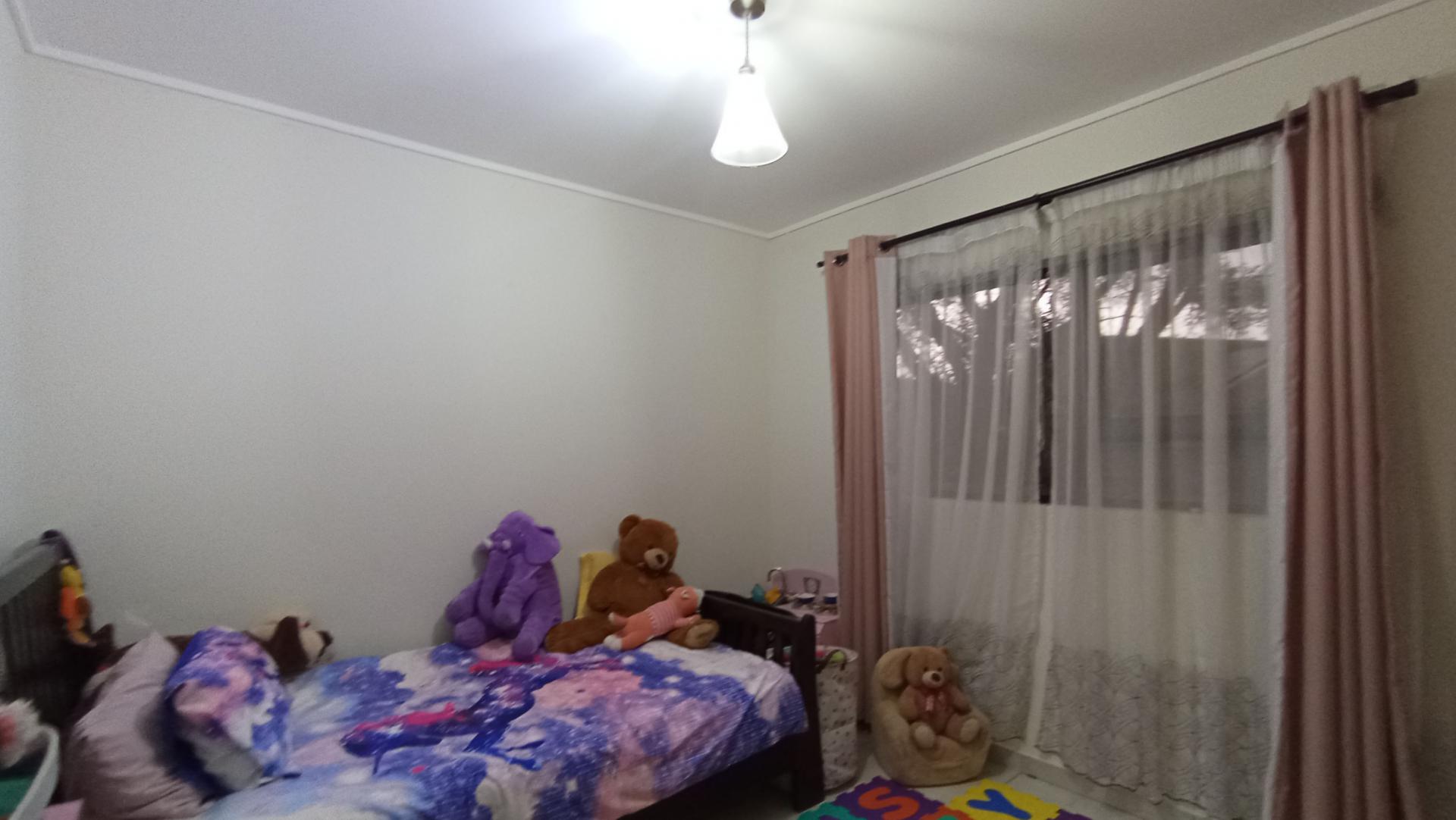 Bed Room 1 - 14 square meters of property in Noordhang