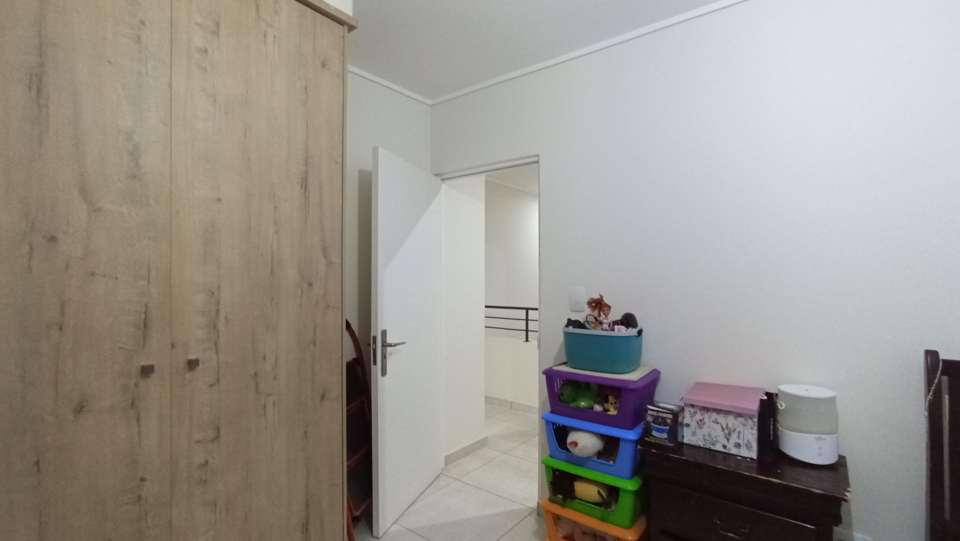 Bed Room 1 - 14 square meters of property in Noordhang