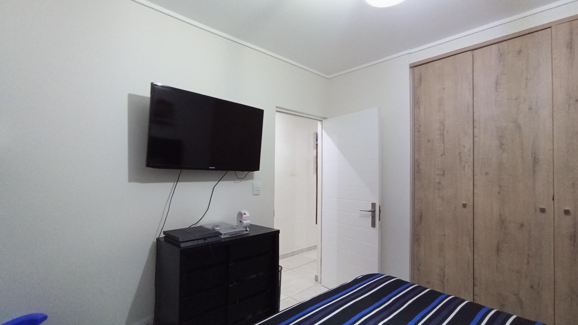 Bed Room 2 - 15 square meters of property in Noordhang