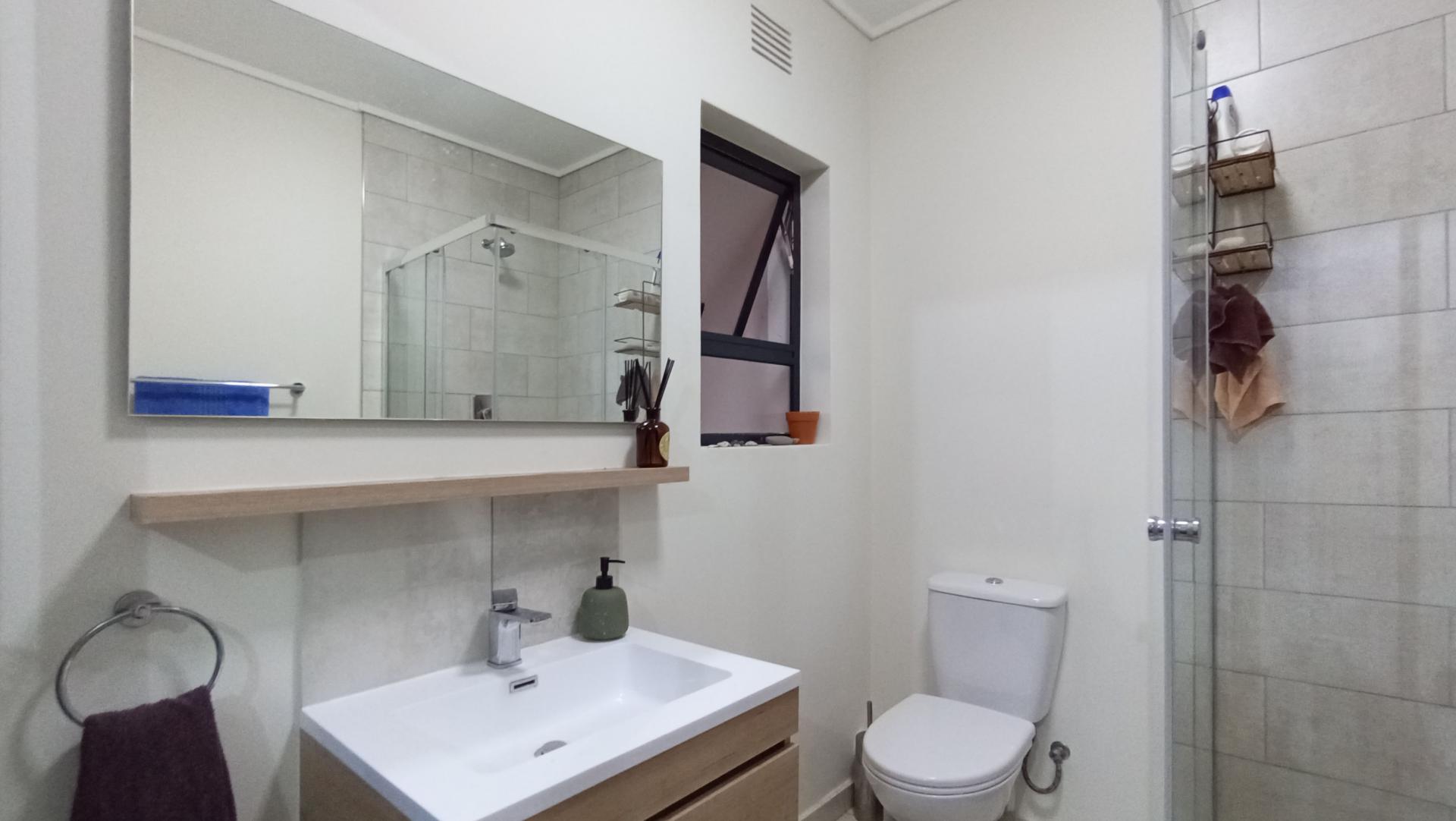 Bathroom 2 - 5 square meters of property in Noordhang