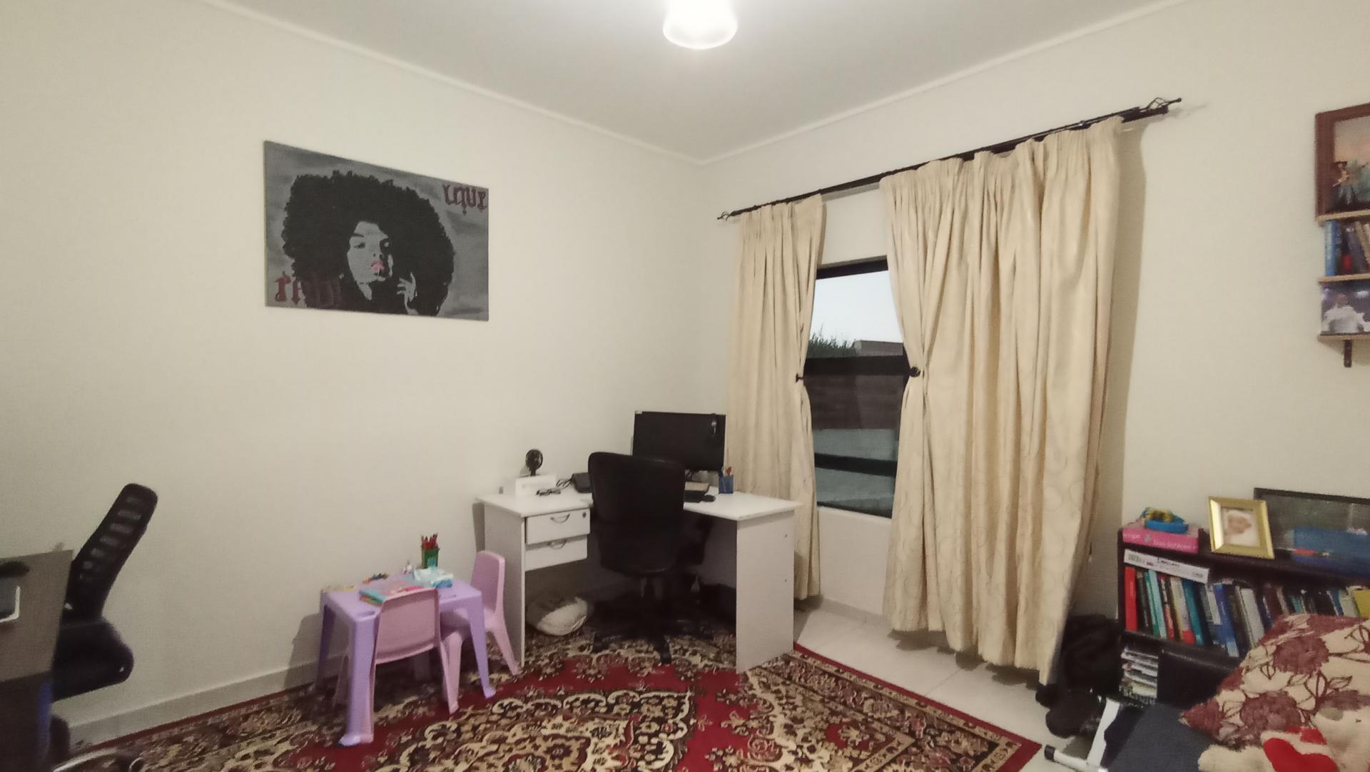 Study - 14 square meters of property in Noordhang