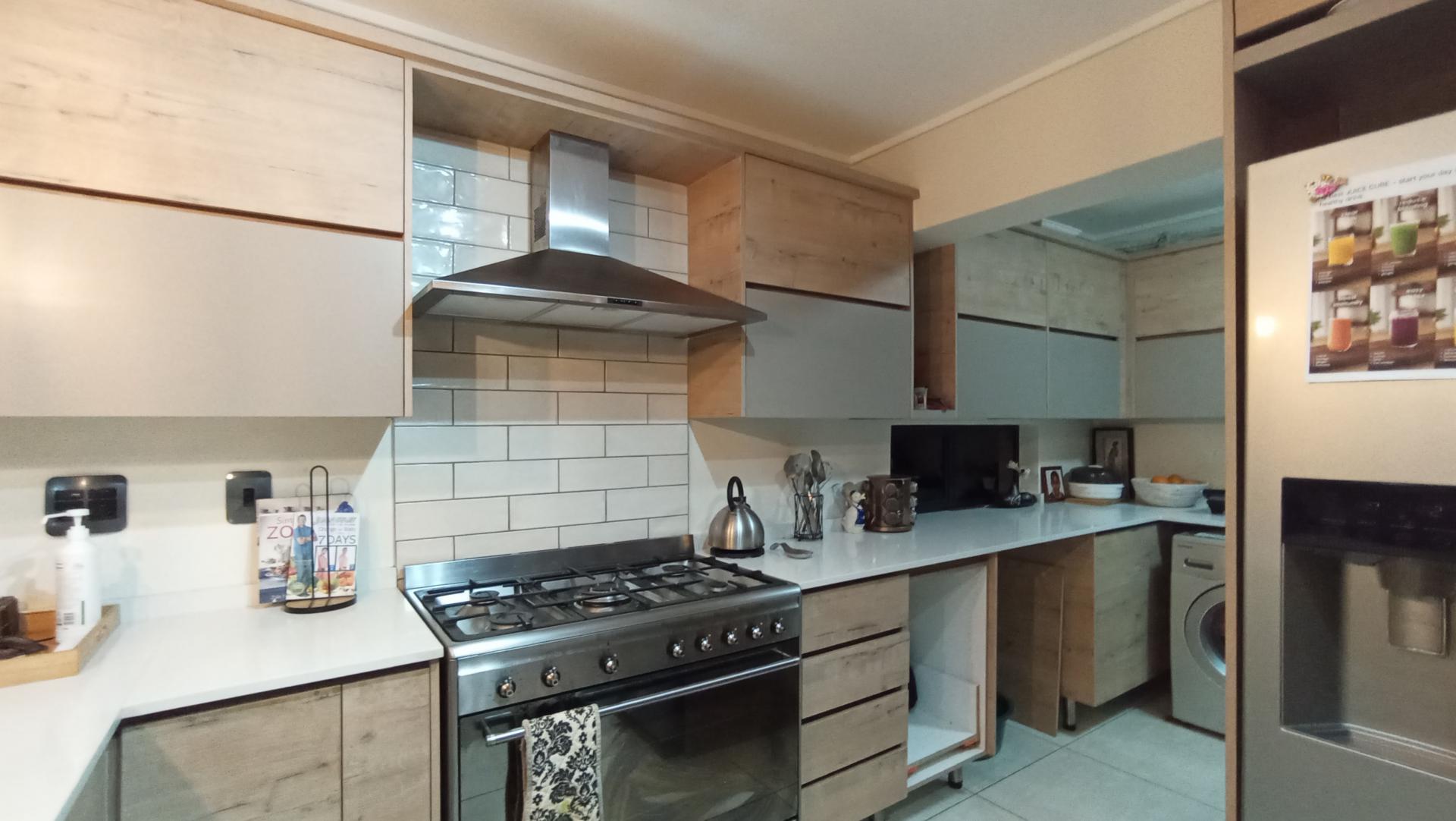 Kitchen - 23 square meters of property in Noordhang