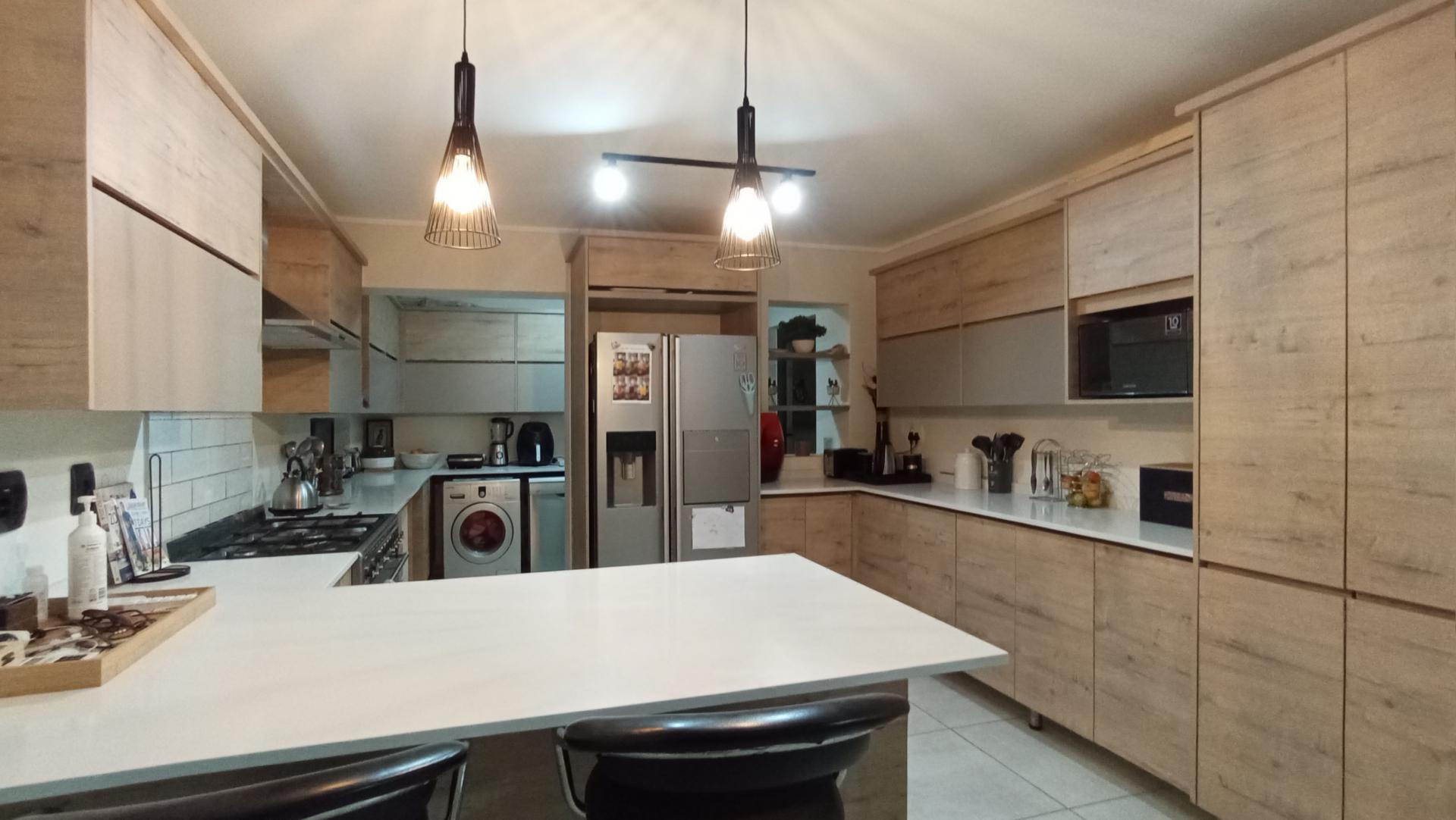 Kitchen - 23 square meters of property in Noordhang