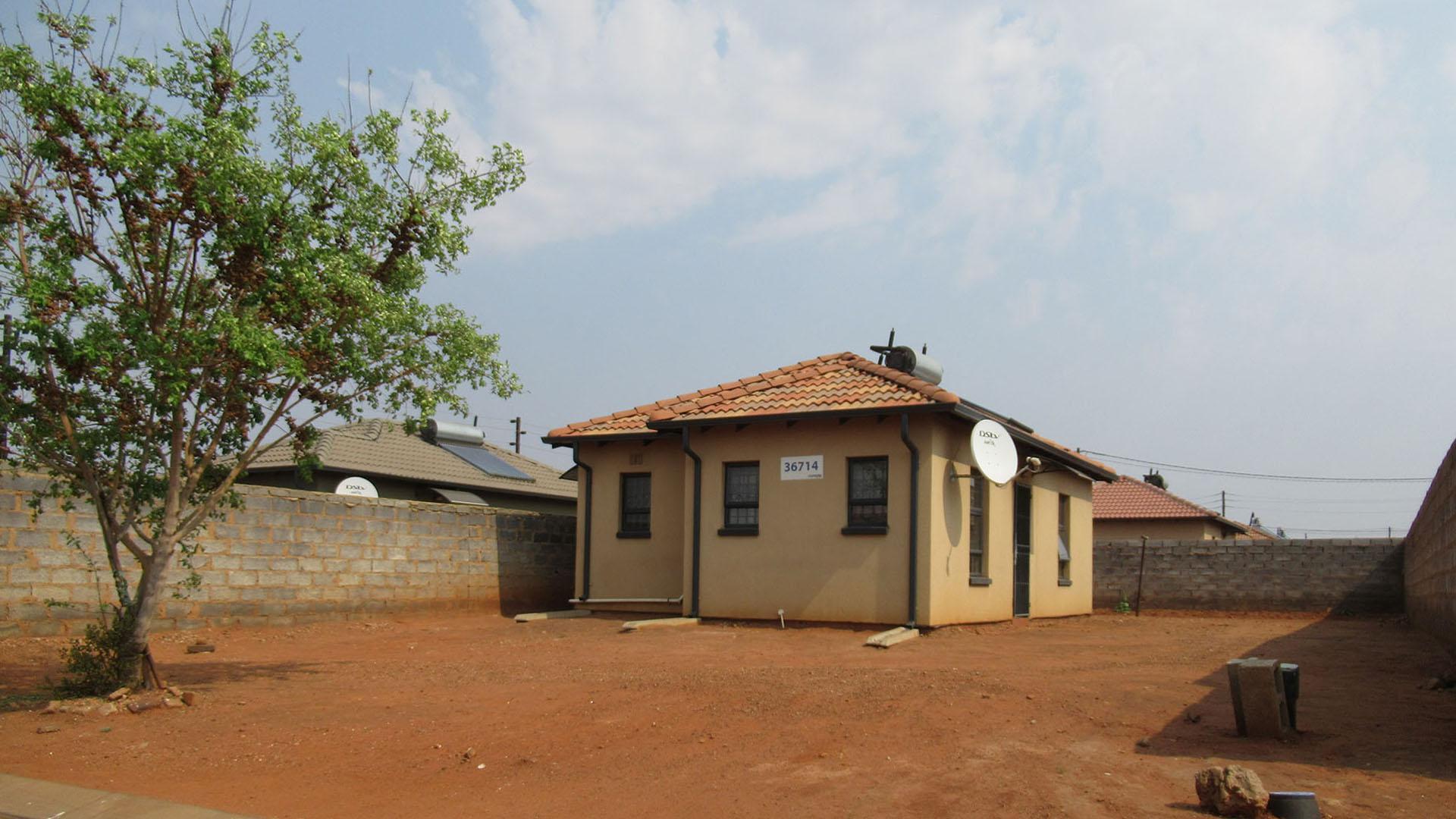 Front View of property in Protea Glen