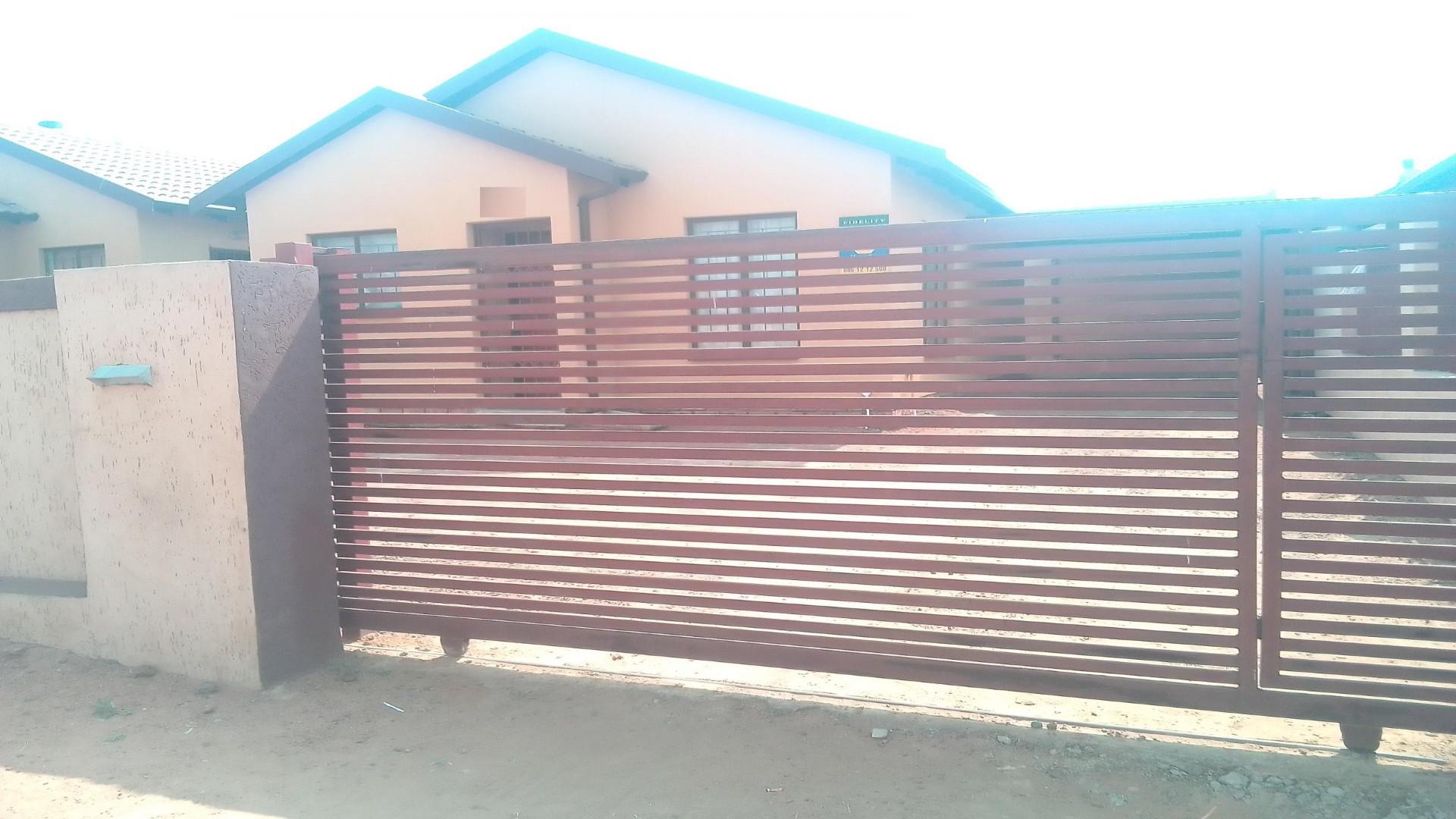 Front View of property in Soshanguve
