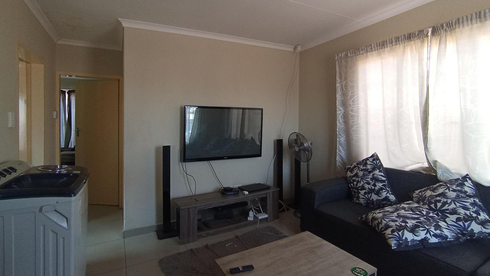 Lounges - 15 square meters of property in Soshanguve