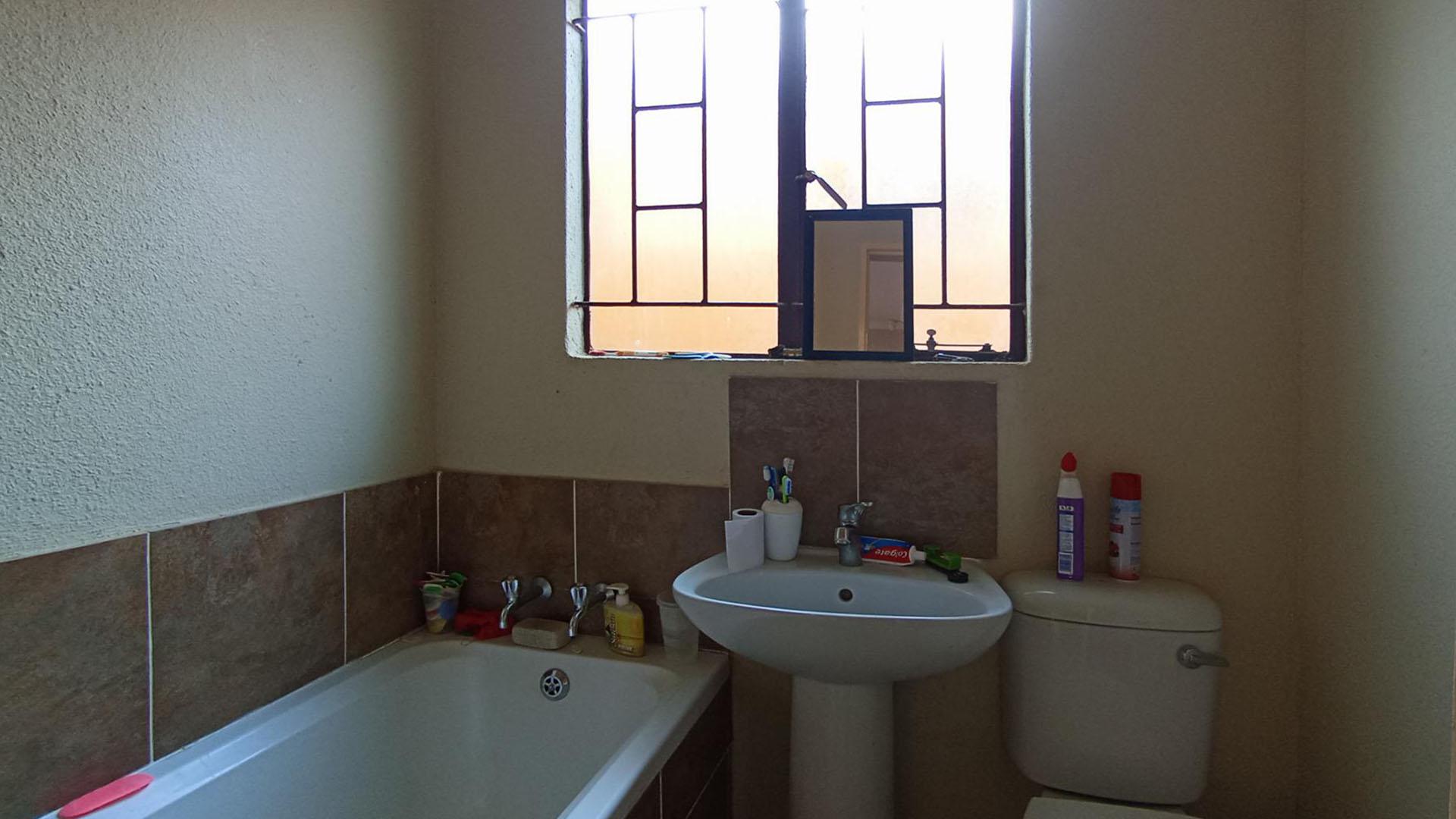 Bathroom 1 - 4 square meters of property in Soshanguve