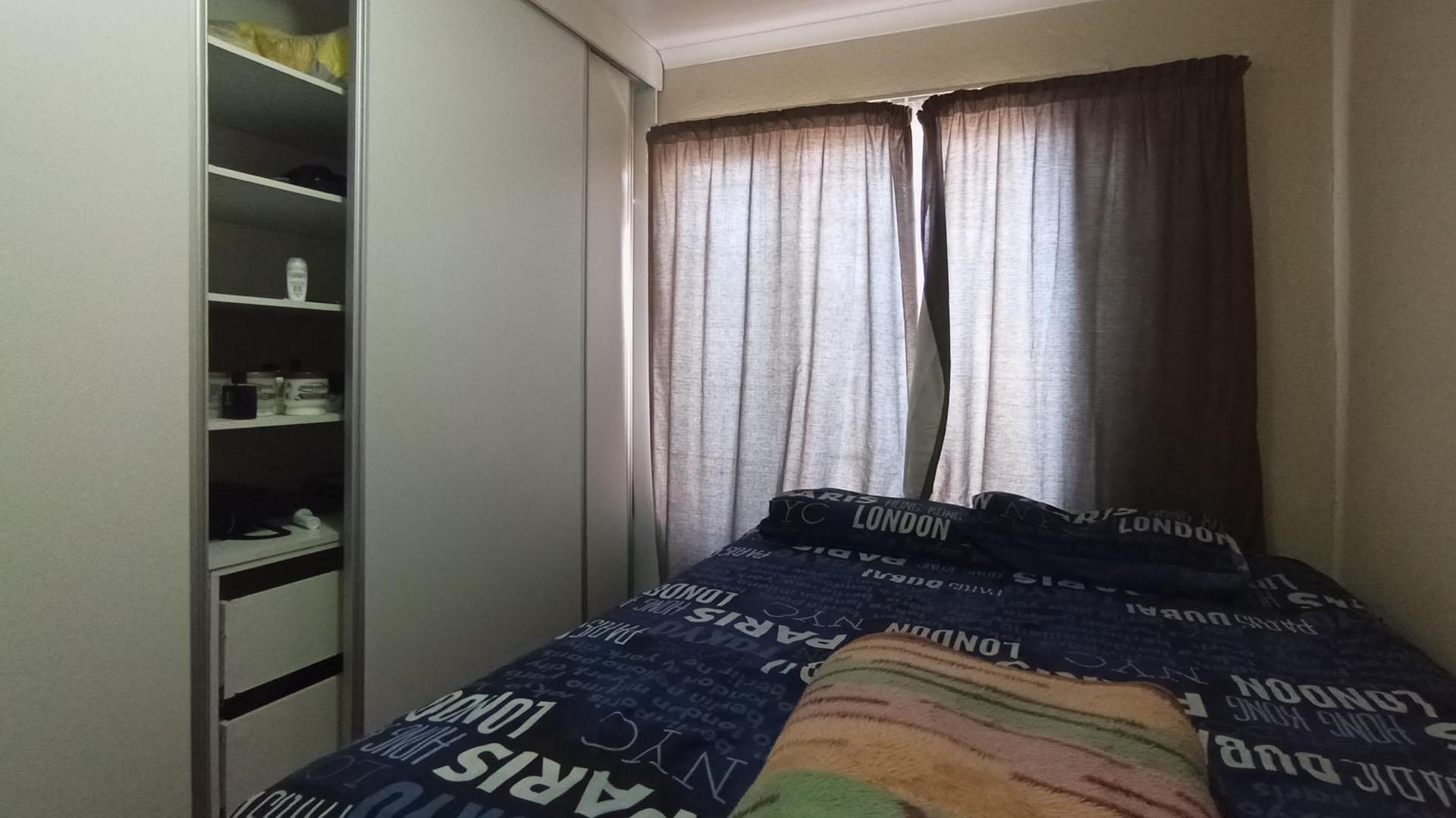 Bed Room 1 - 11 square meters of property in Soshanguve