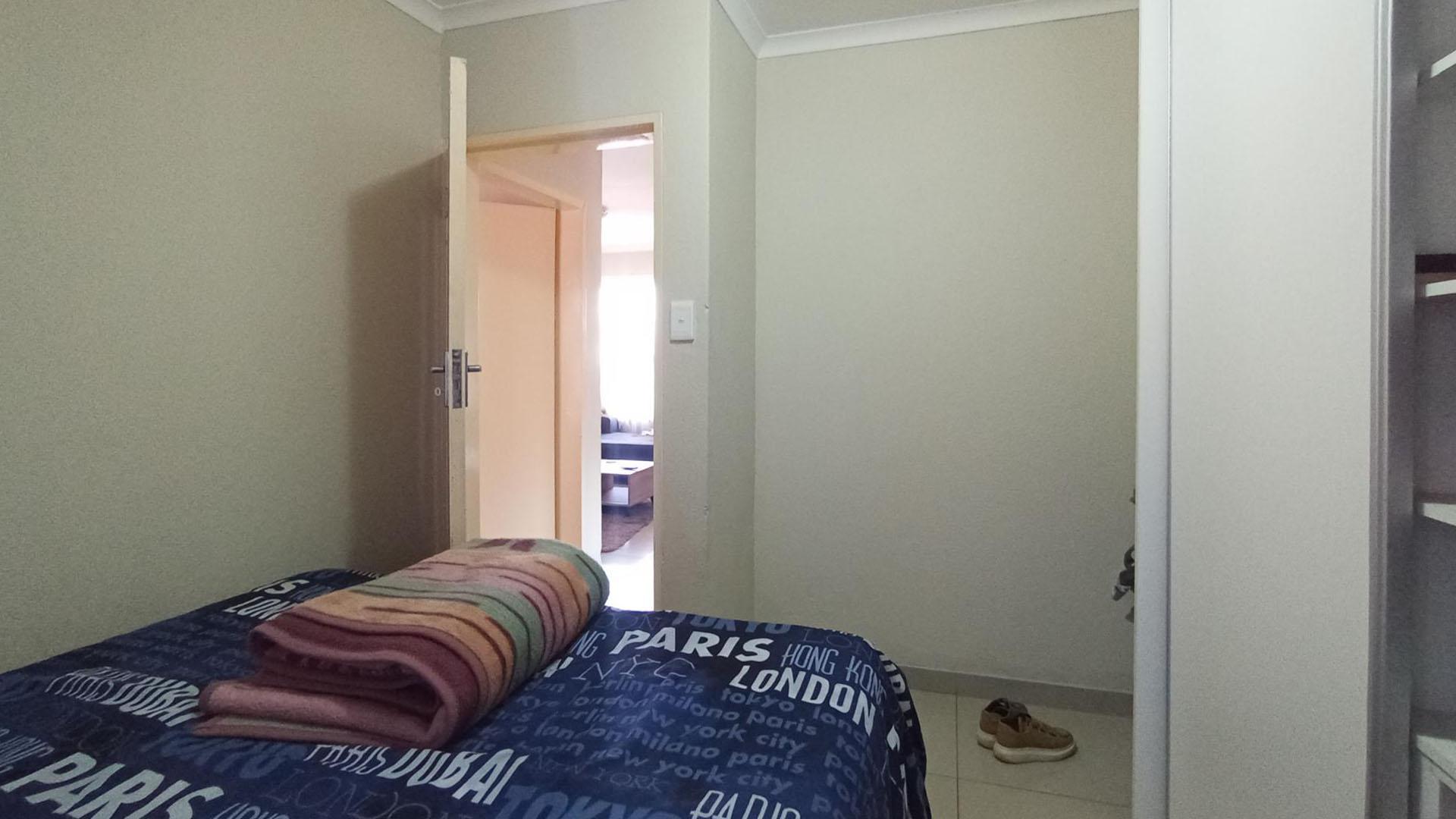 Bed Room 1 - 11 square meters of property in Soshanguve