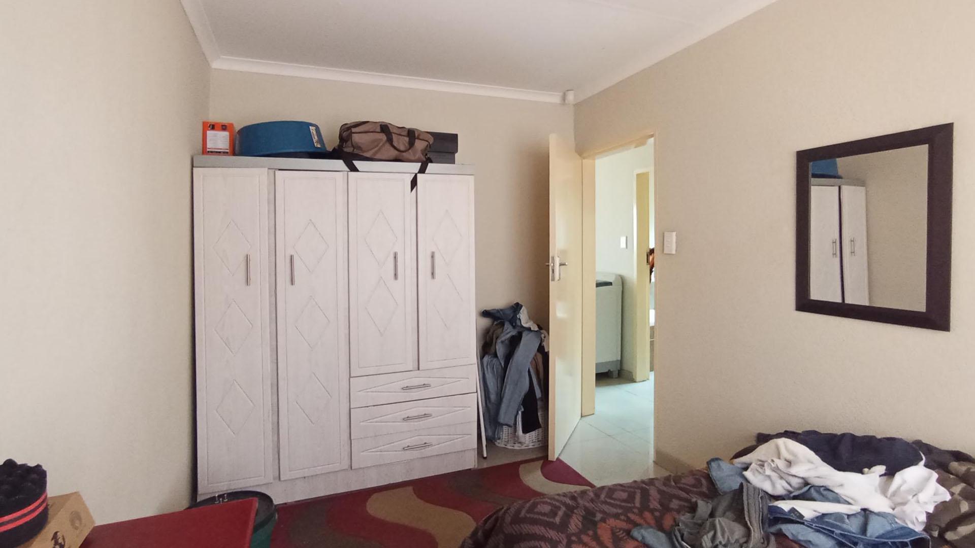 Bed Room 2 - 11 square meters of property in Soshanguve