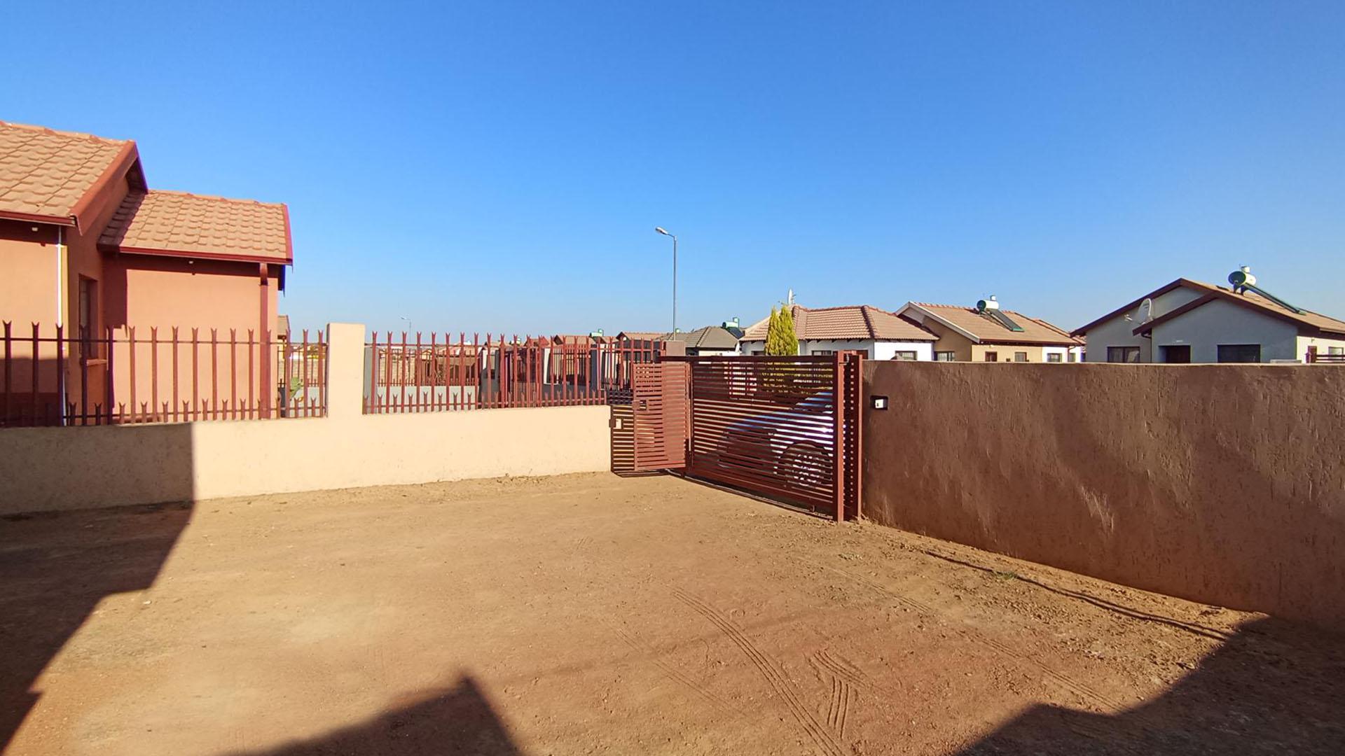 Front View of property in Soshanguve