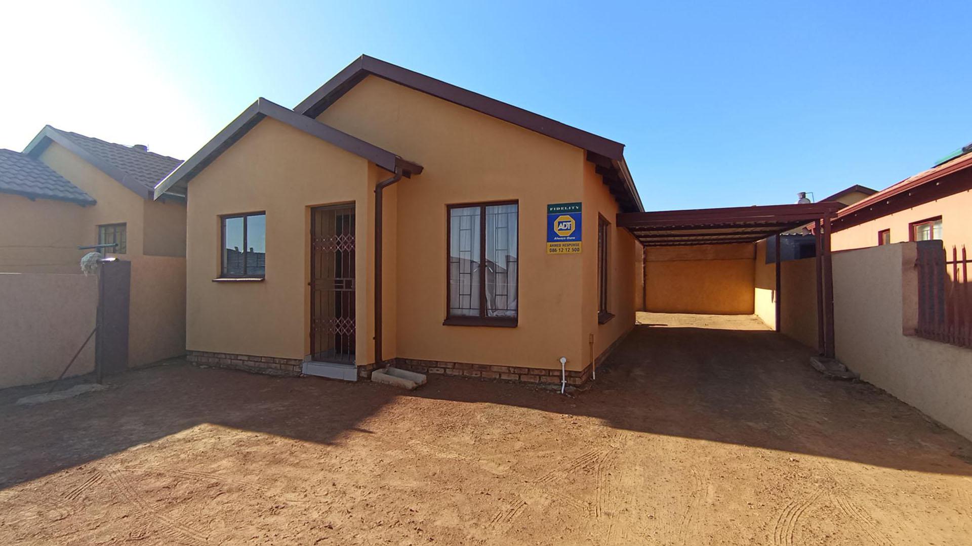 Front View of property in Soshanguve