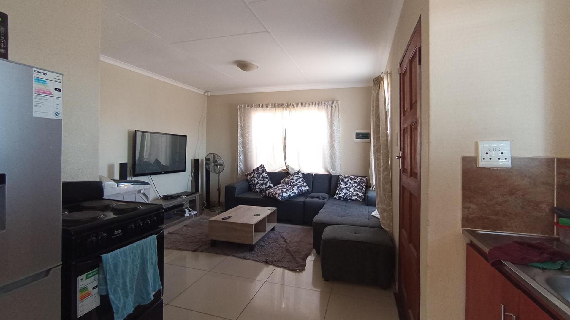 Kitchen - 7 square meters of property in Soshanguve