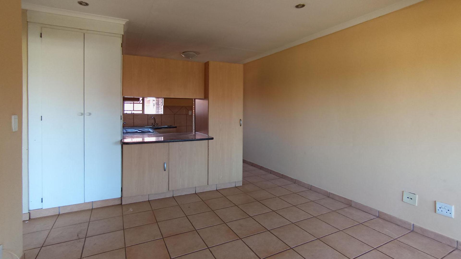 Lounges - 15 square meters of property in Clarina