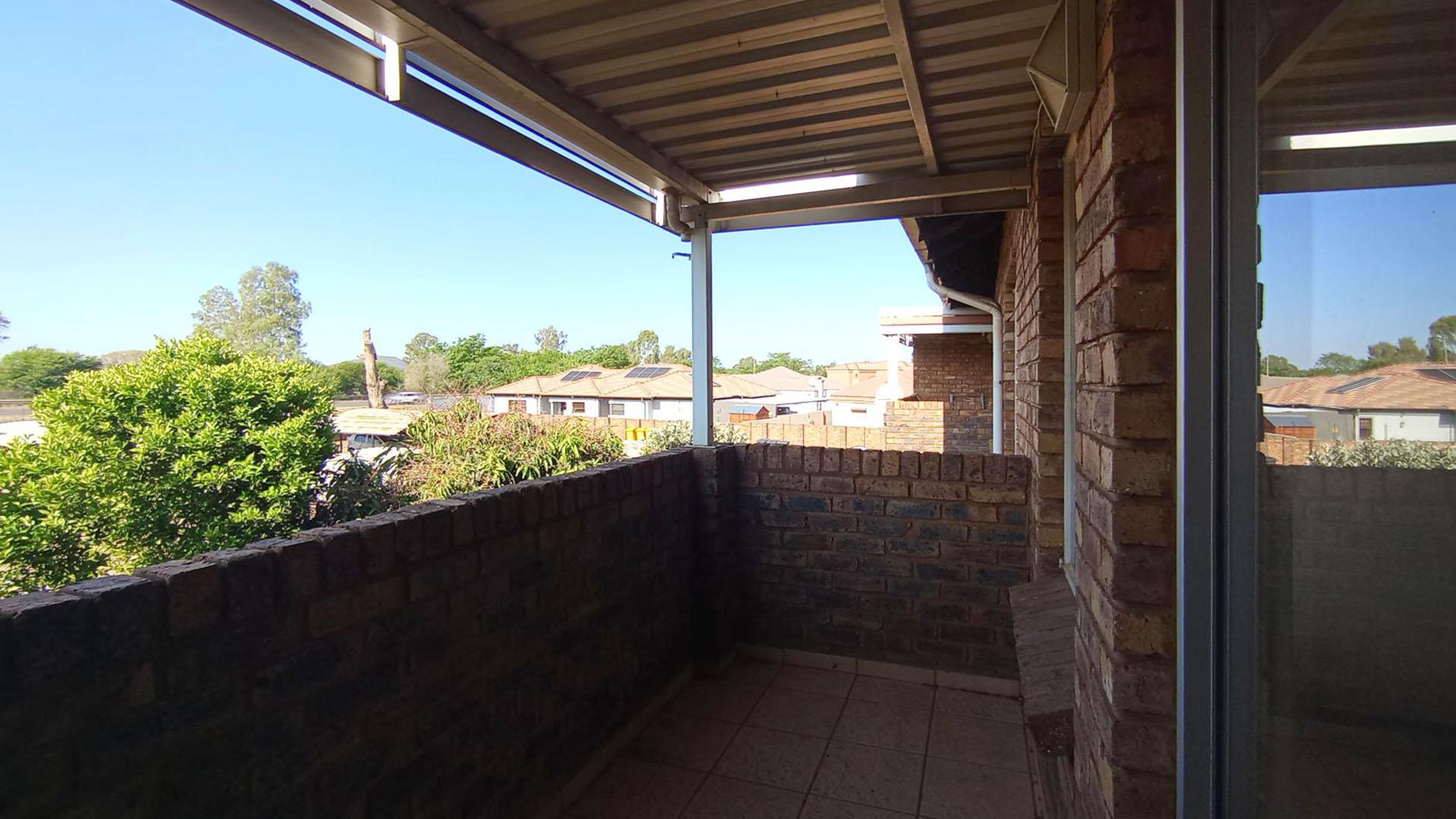 Balcony - 6 square meters of property in Clarina