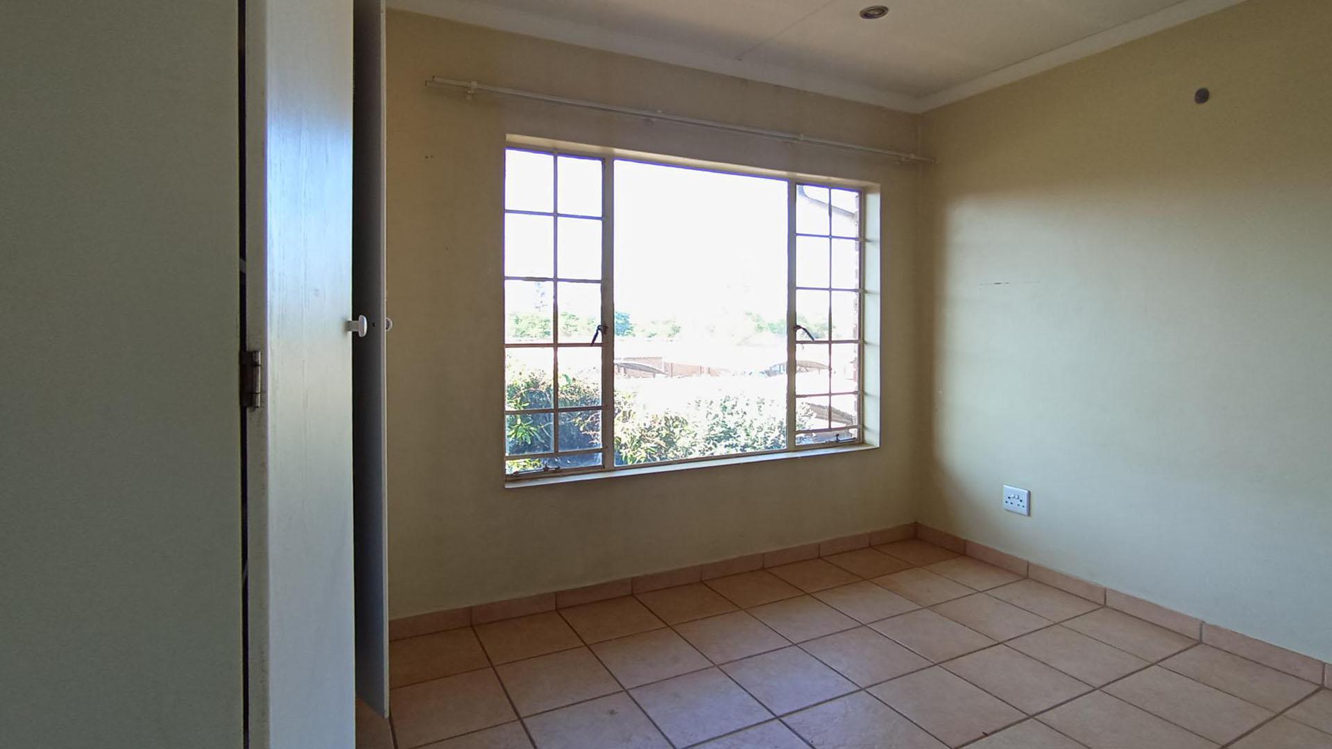 Bed Room 1 - 12 square meters of property in Clarina