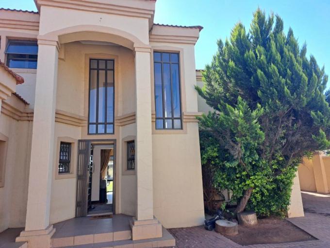 3 Bedroom House for Sale For Sale in Universitas - MR691579