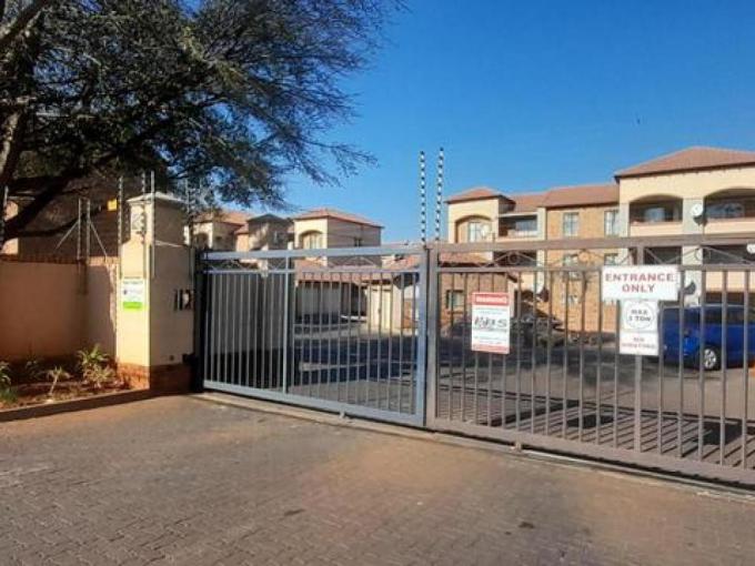 2 Bedroom Apartment to Rent in Die Hoewes - Property to rent - MR691586