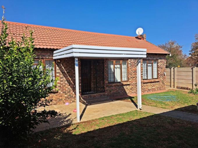 2 Bedroom Simplex for Sale For Sale in Langenhoven Park - MR691588
