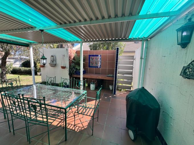 3 Bedroom Simplex for Sale For Sale in Bedford Gardens - MR691615