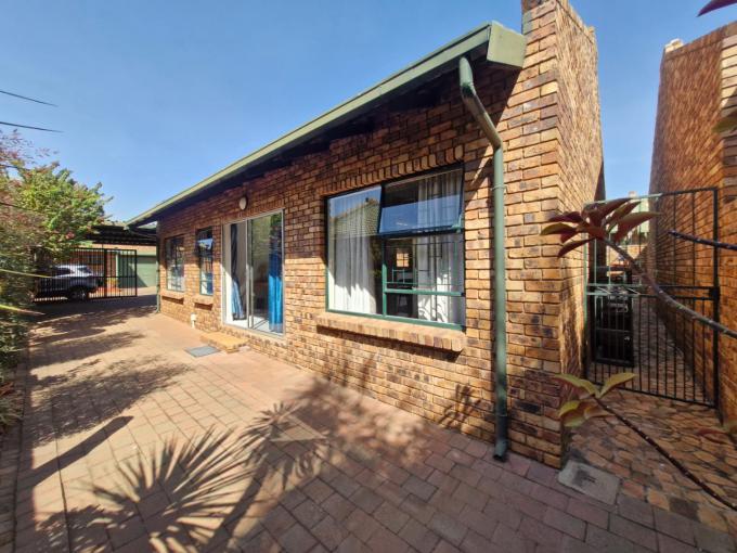 3 Bedroom House for Sale For Sale in Annlin - MR691633