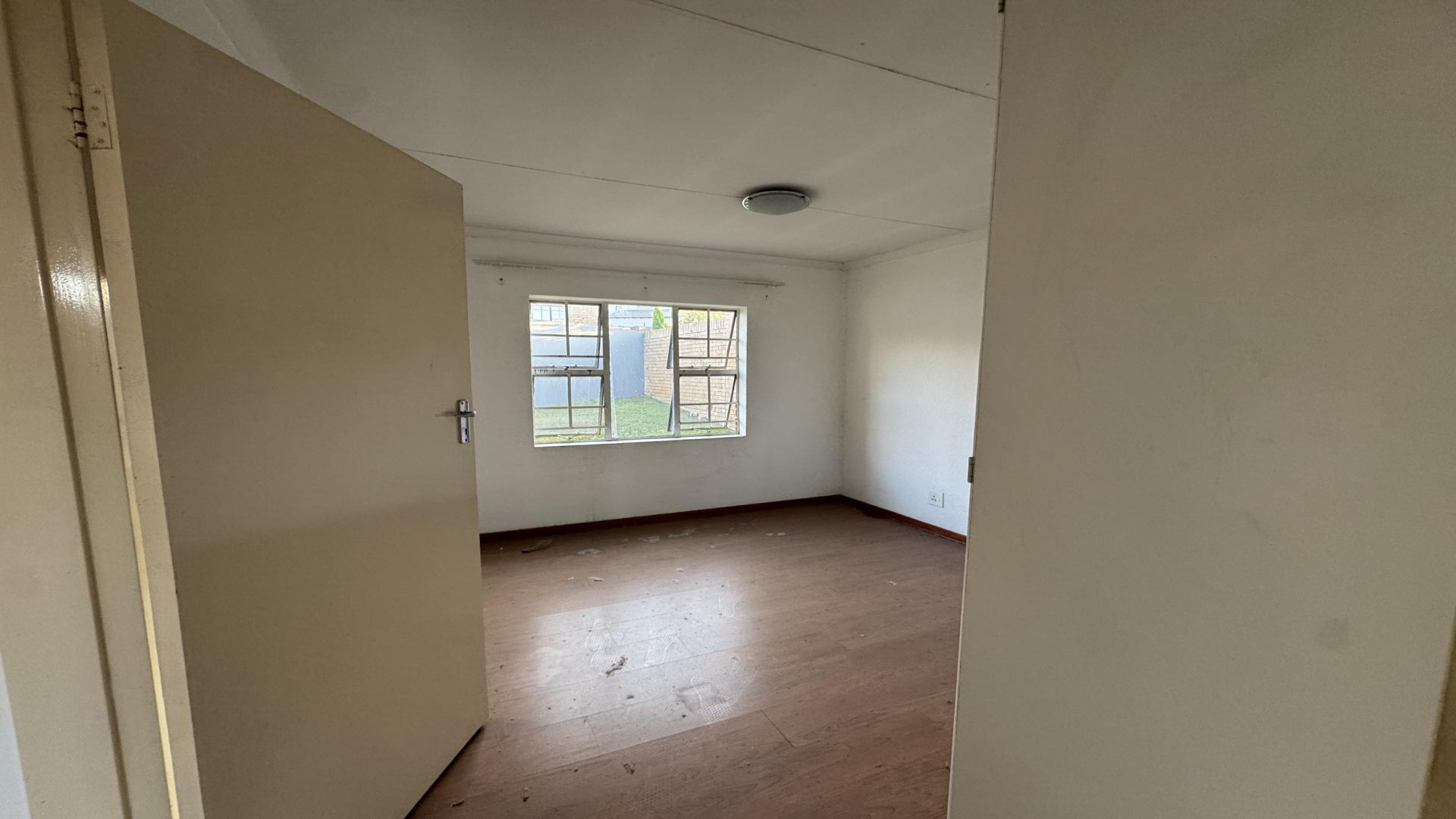 Bed Room 1 of property in Halfway Gardens