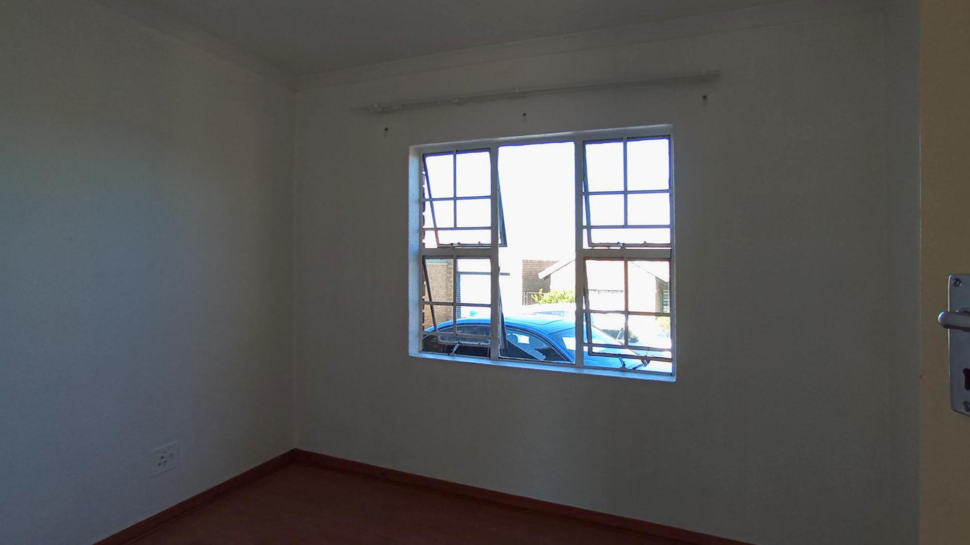 Bed Room 2 - 10 square meters of property in Halfway Gardens