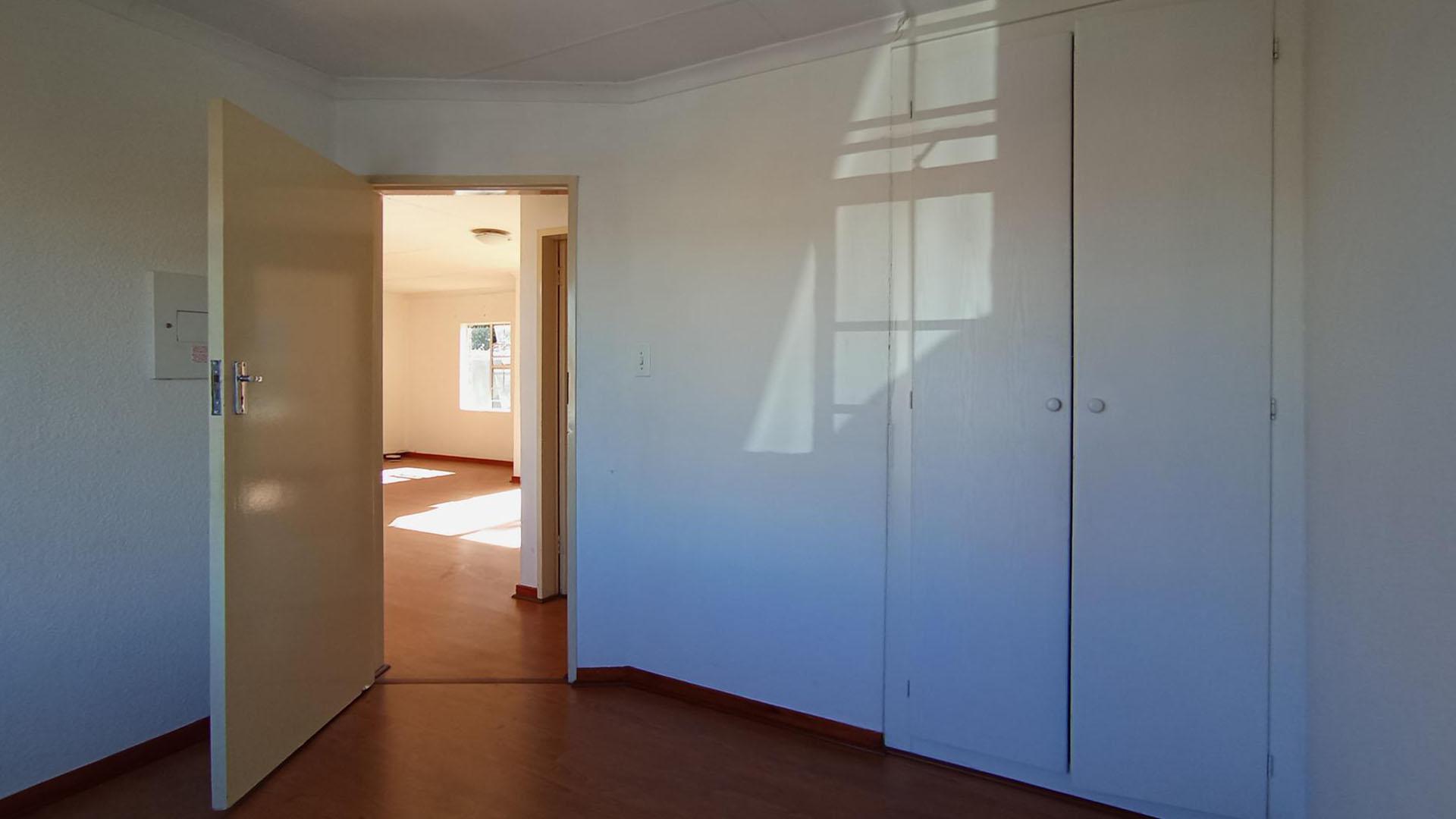 Bed Room 2 - 10 square meters of property in Halfway Gardens