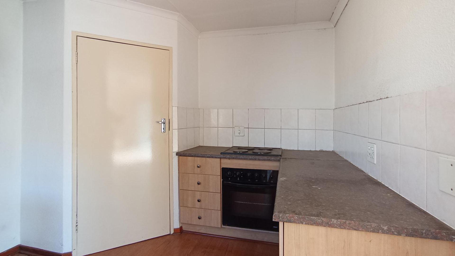 Kitchen - 11 square meters of property in Halfway Gardens