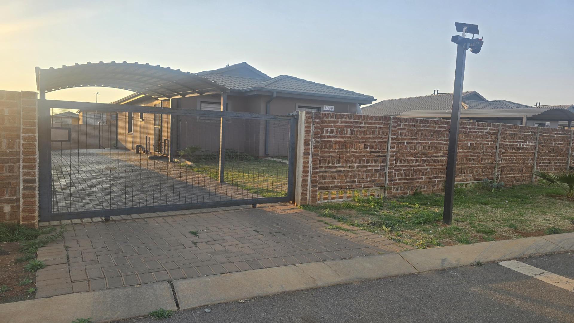 Front View of property in Lotus Gardens
