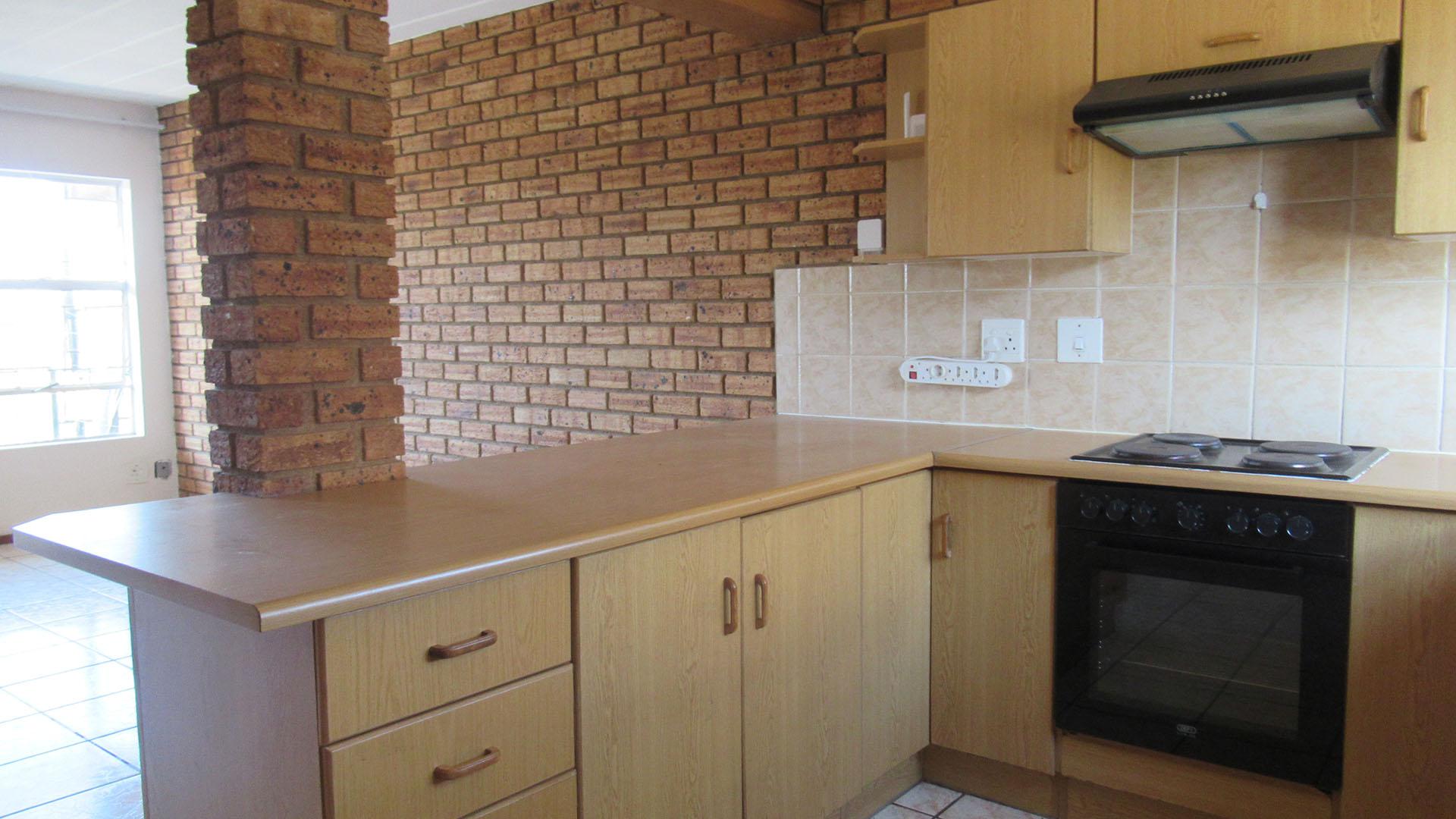 Kitchen - 10 square meters of property in Rant-En-Dal