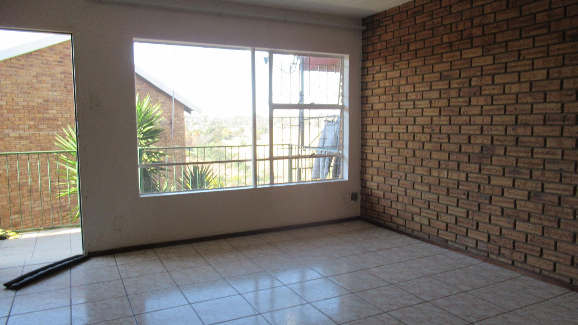 Lounges - 18 square meters of property in Rant-En-Dal