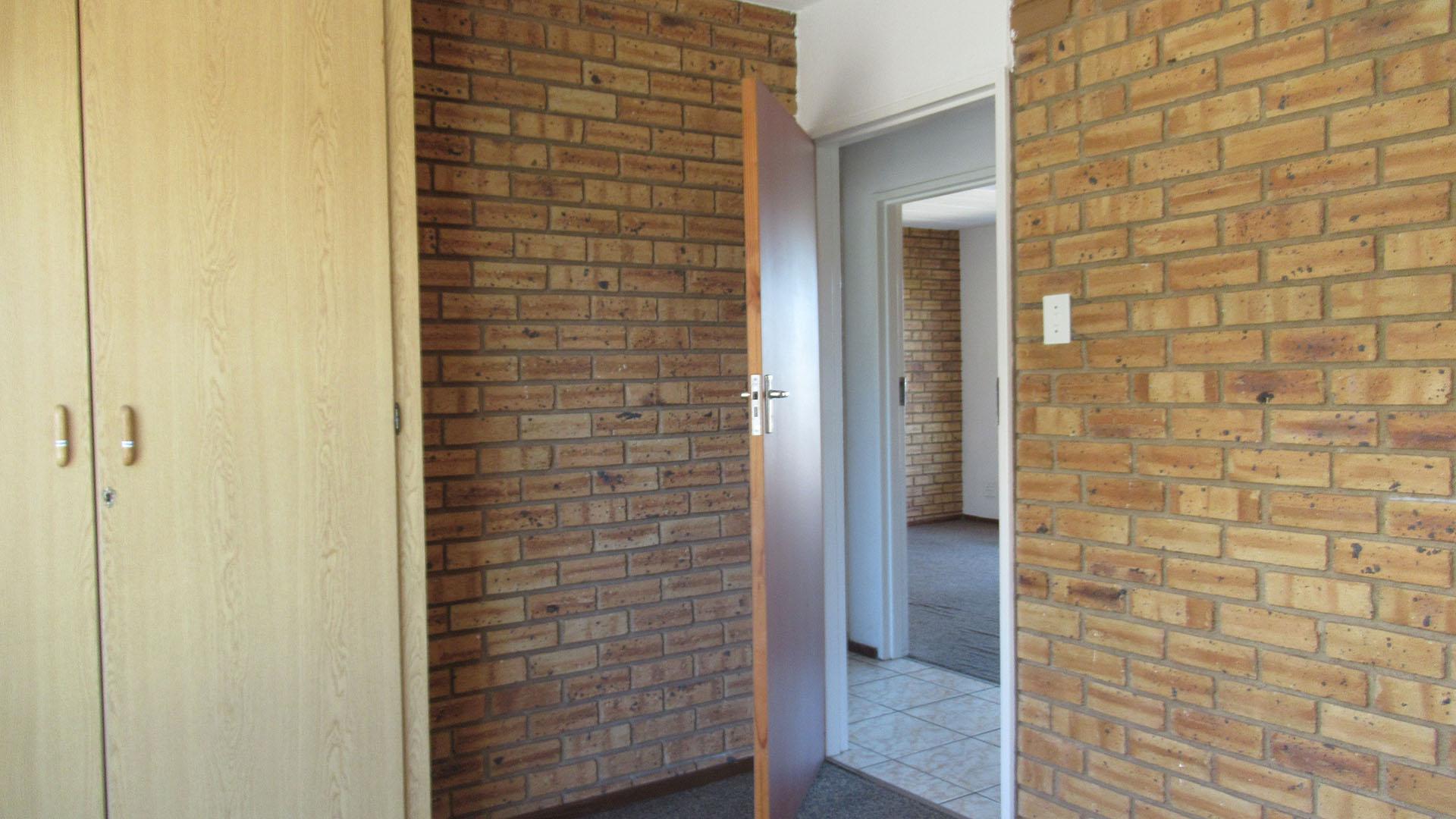 Bed Room 1 - 9 square meters of property in Rant-En-Dal