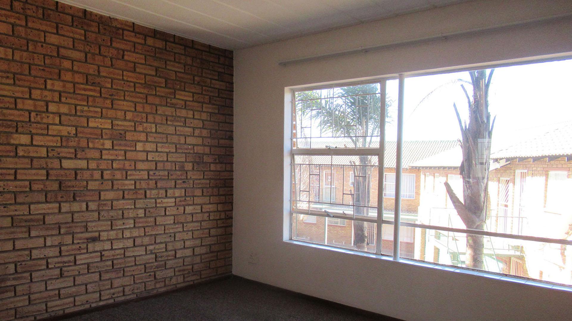 Main Bedroom - 14 square meters of property in Rant-En-Dal