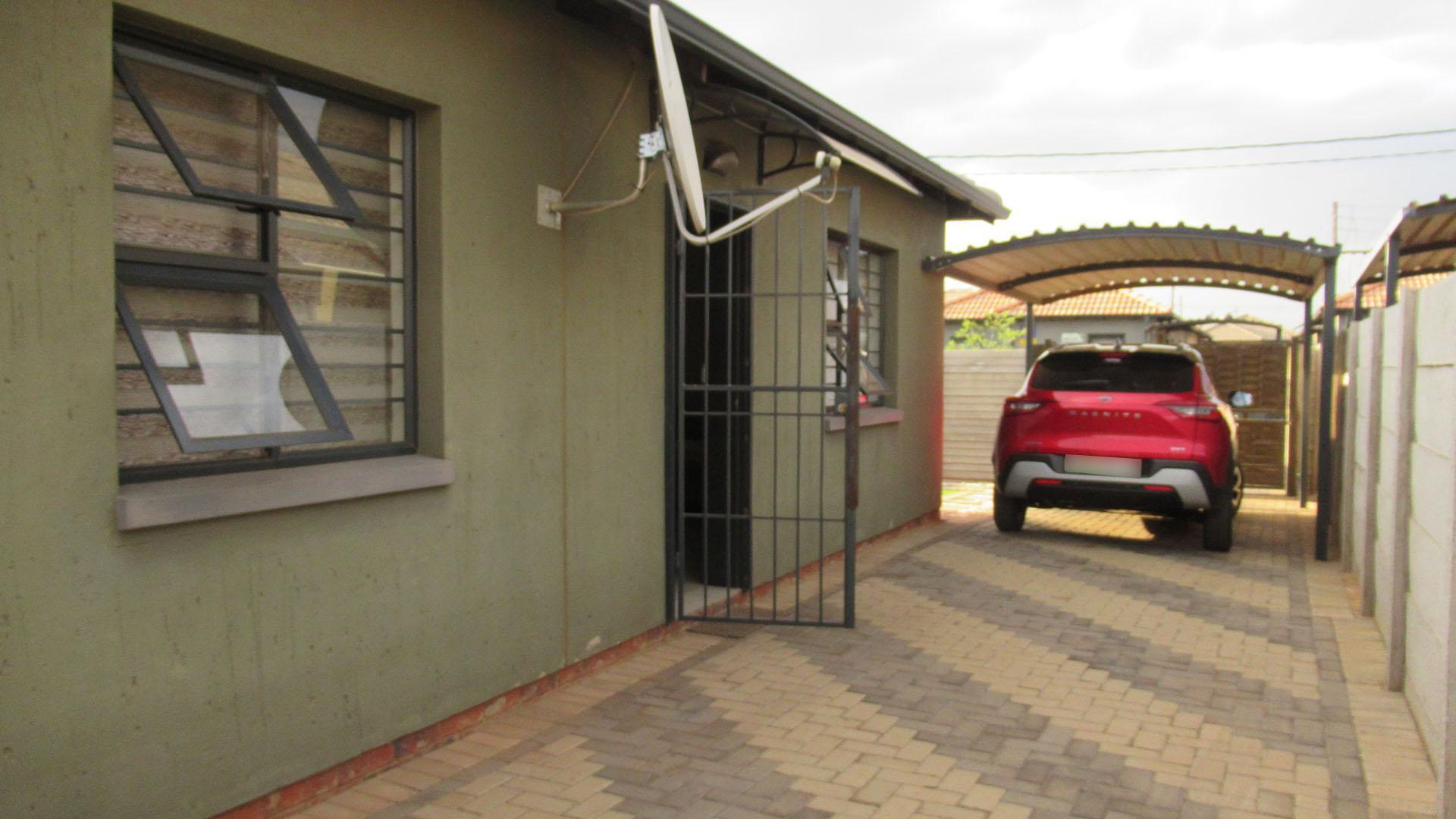 Front View of property in Protea Glen
