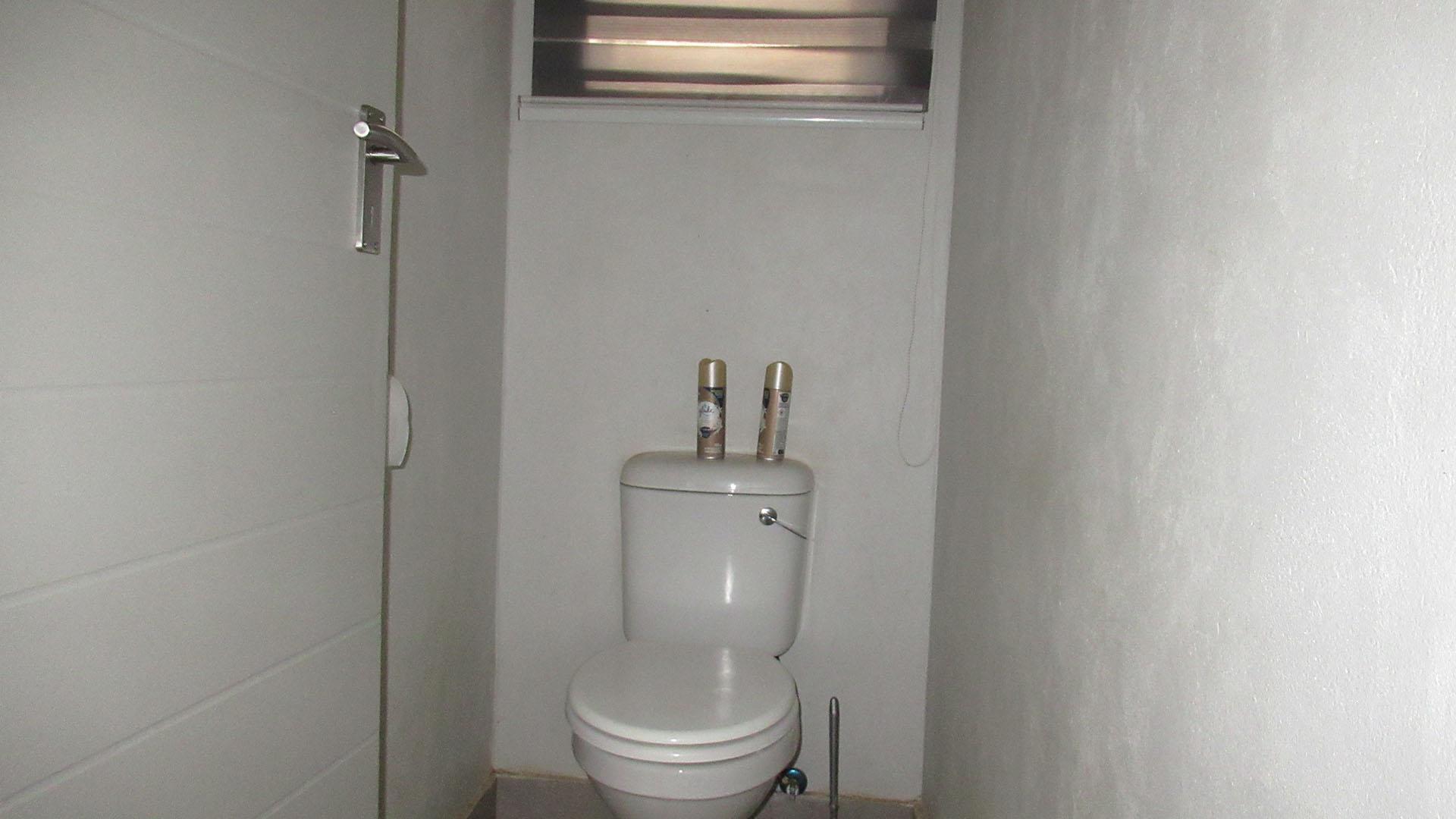 Bathroom 1 - 6 square meters of property in Protea Glen