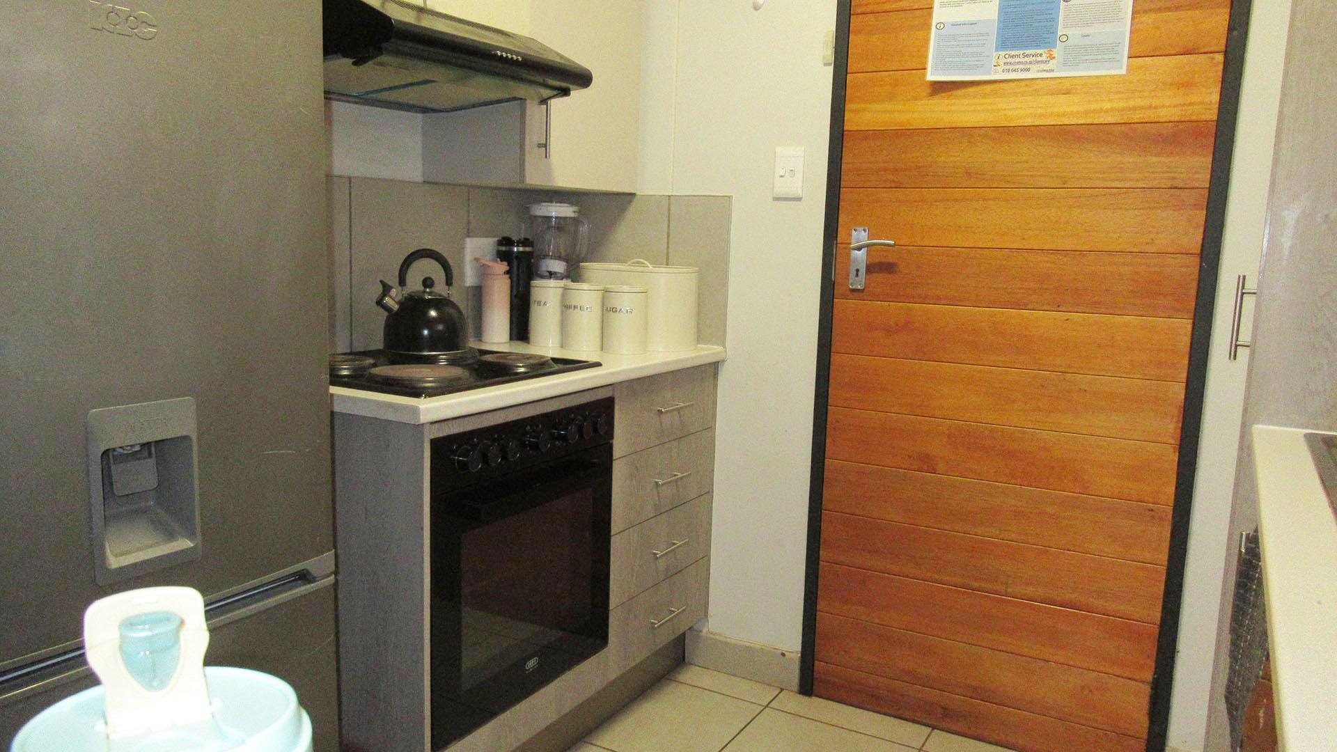 Kitchen - 8 square meters of property in Protea Glen