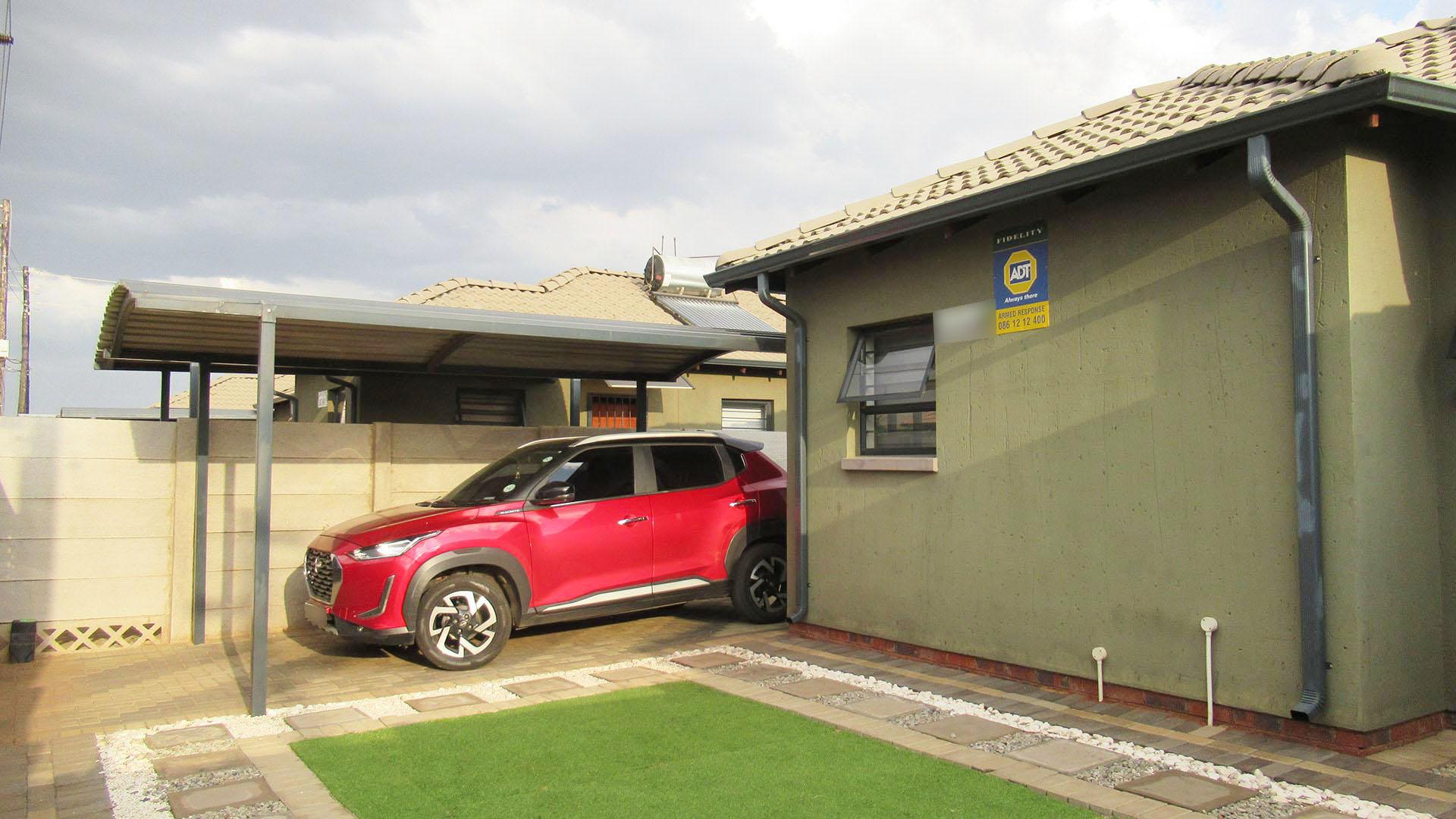 Front View of property in Protea Glen