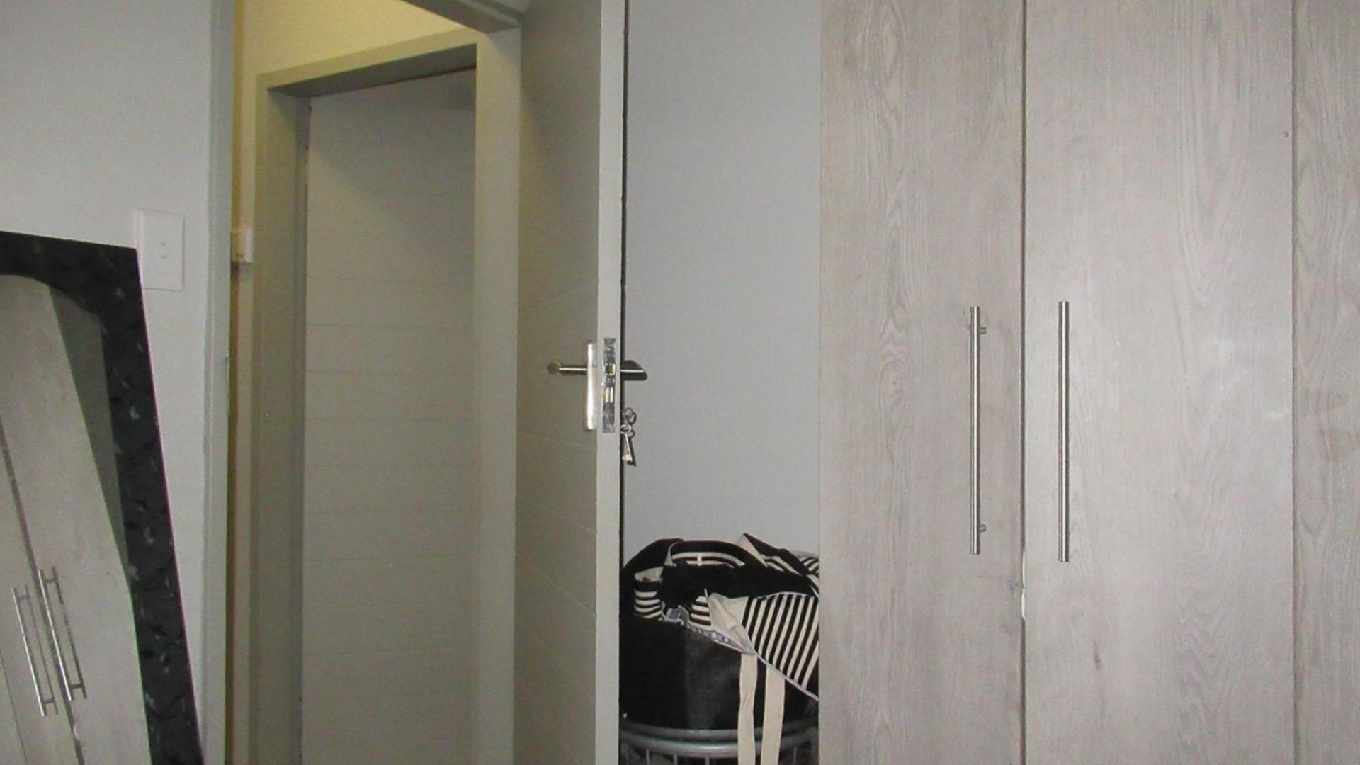 Bed Room 1 - 7 square meters of property in Protea Glen