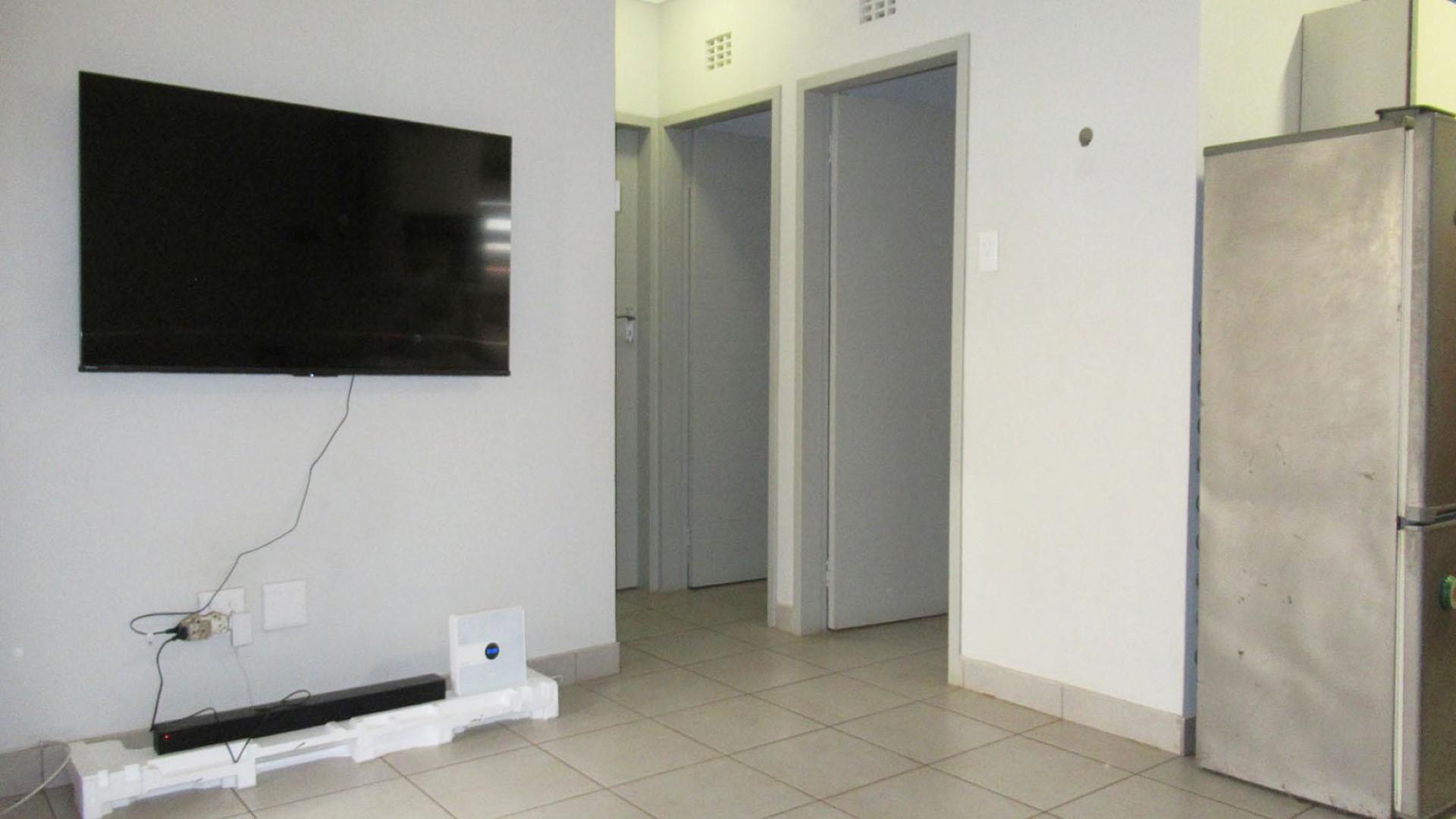 Lounges - 18 square meters of property in Protea Glen