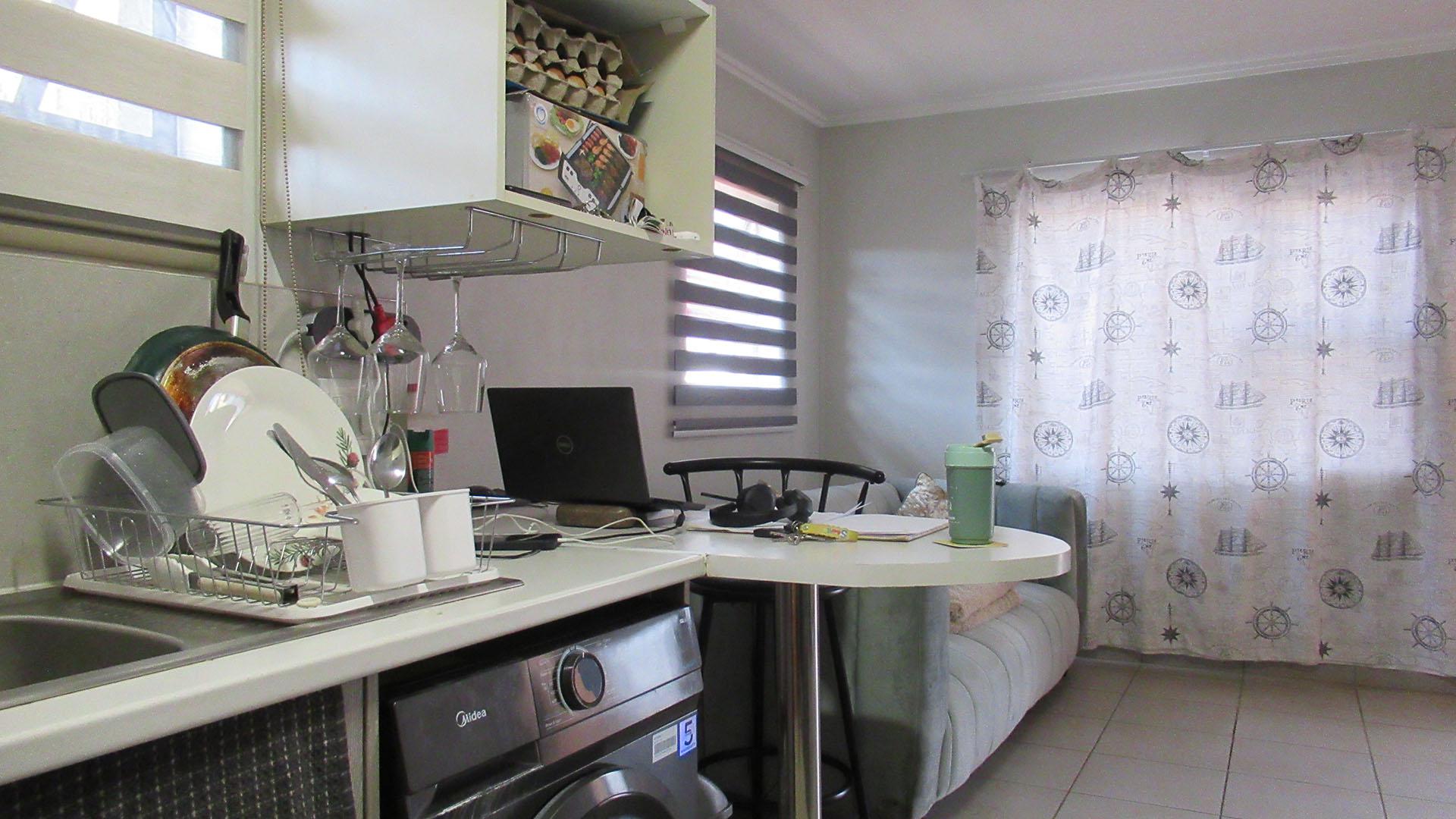 Kitchen - 8 square meters of property in Protea Glen