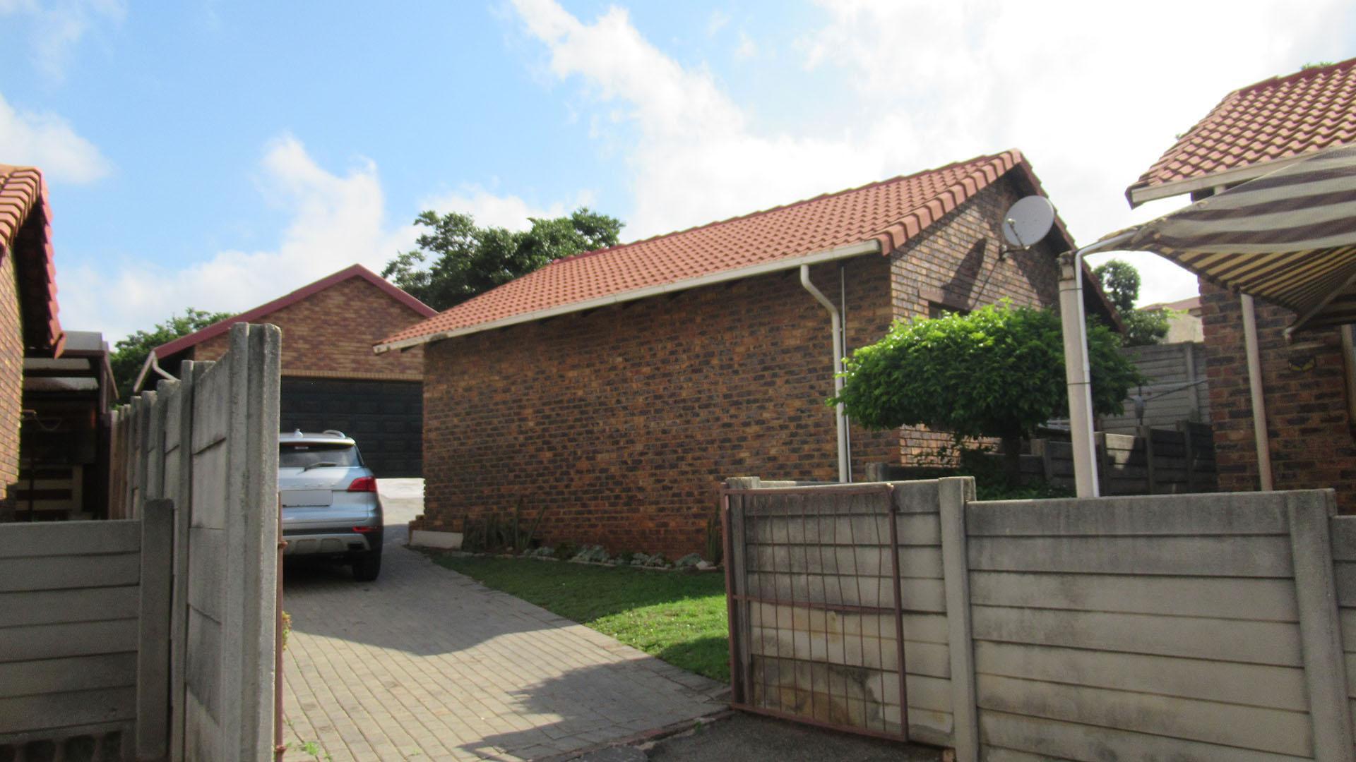 Front View of property in Mondeor