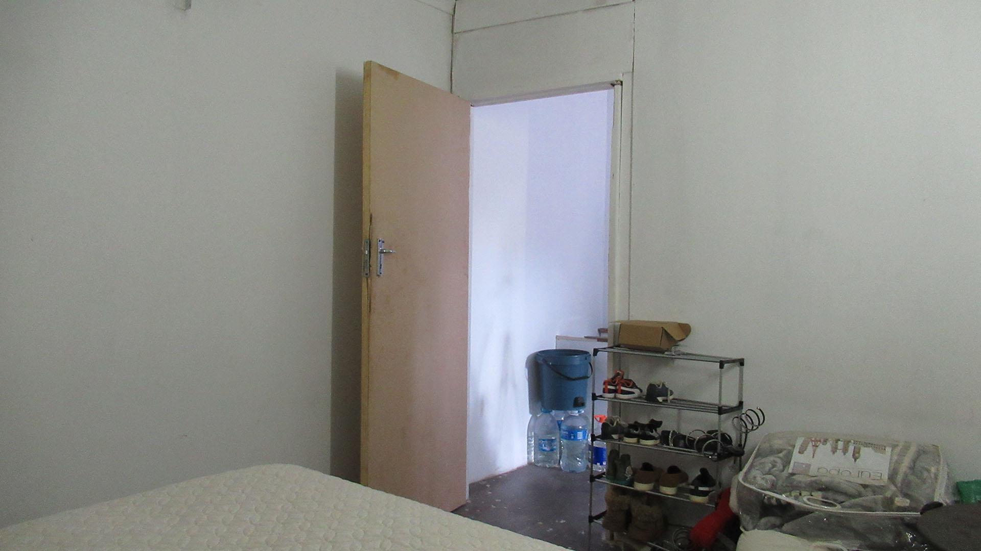 Bed Room 2 - 22 square meters of property in Mondeor